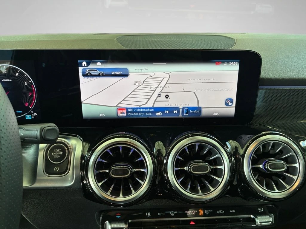 Mercedes-Benz-GLB 200-image-7