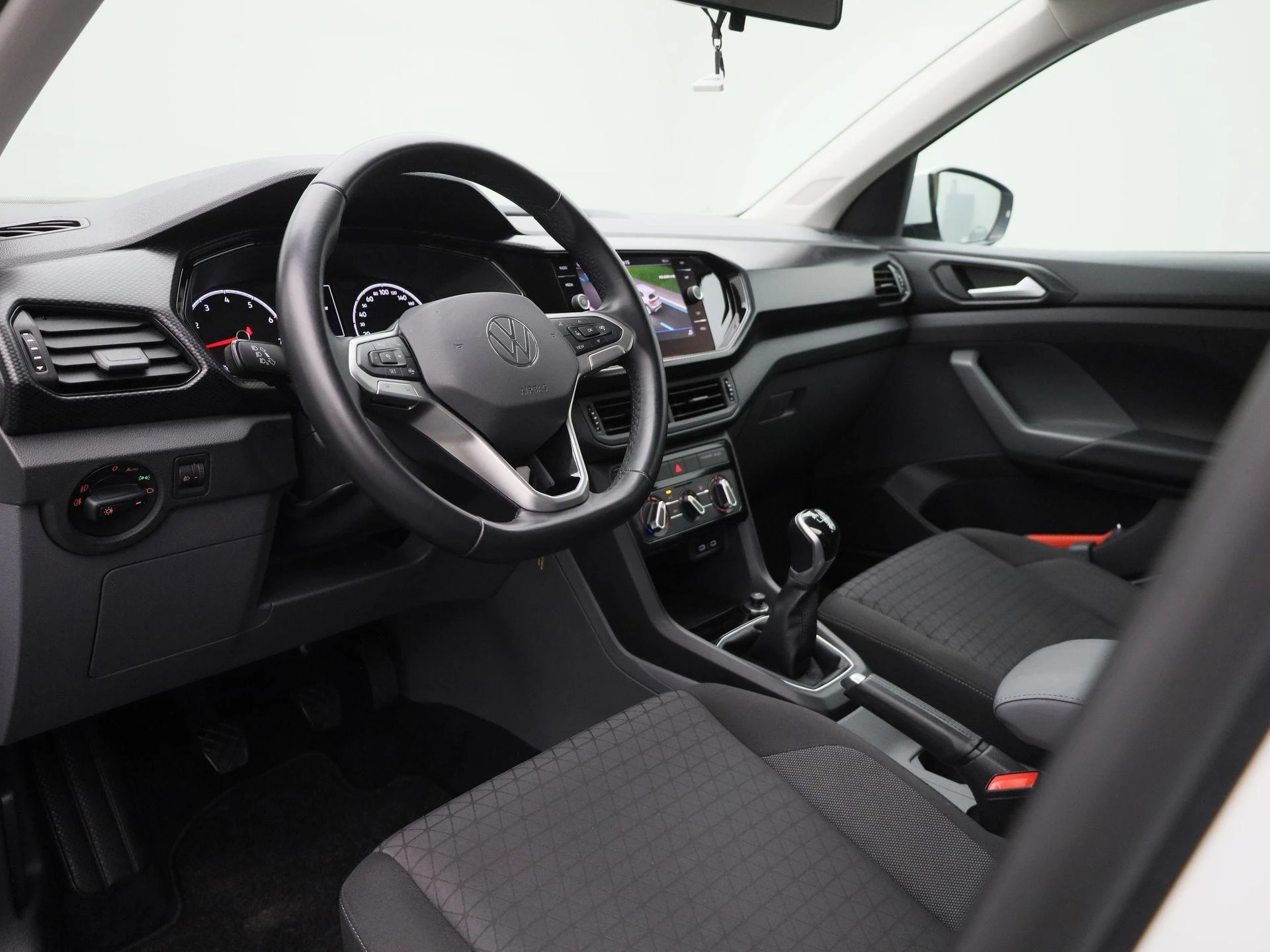 Volkswagen-T-Cross-image-28