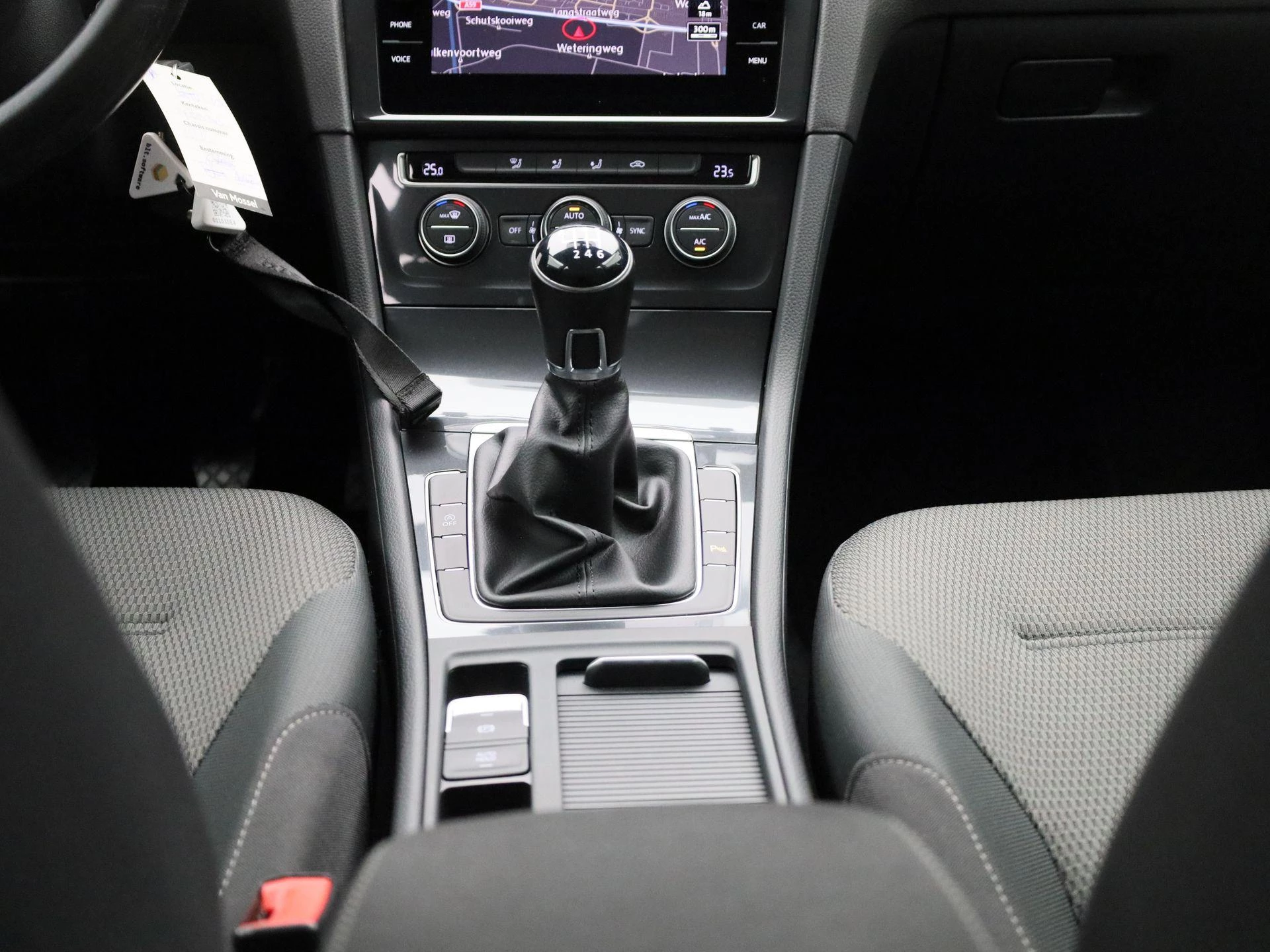 Volkswagen-Golf-image-11