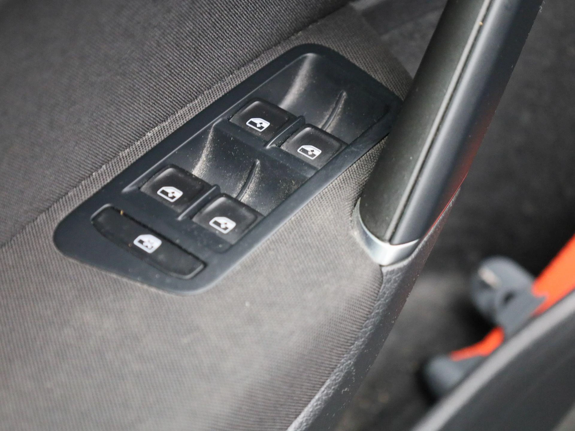 Volkswagen-e-Golf-image-28