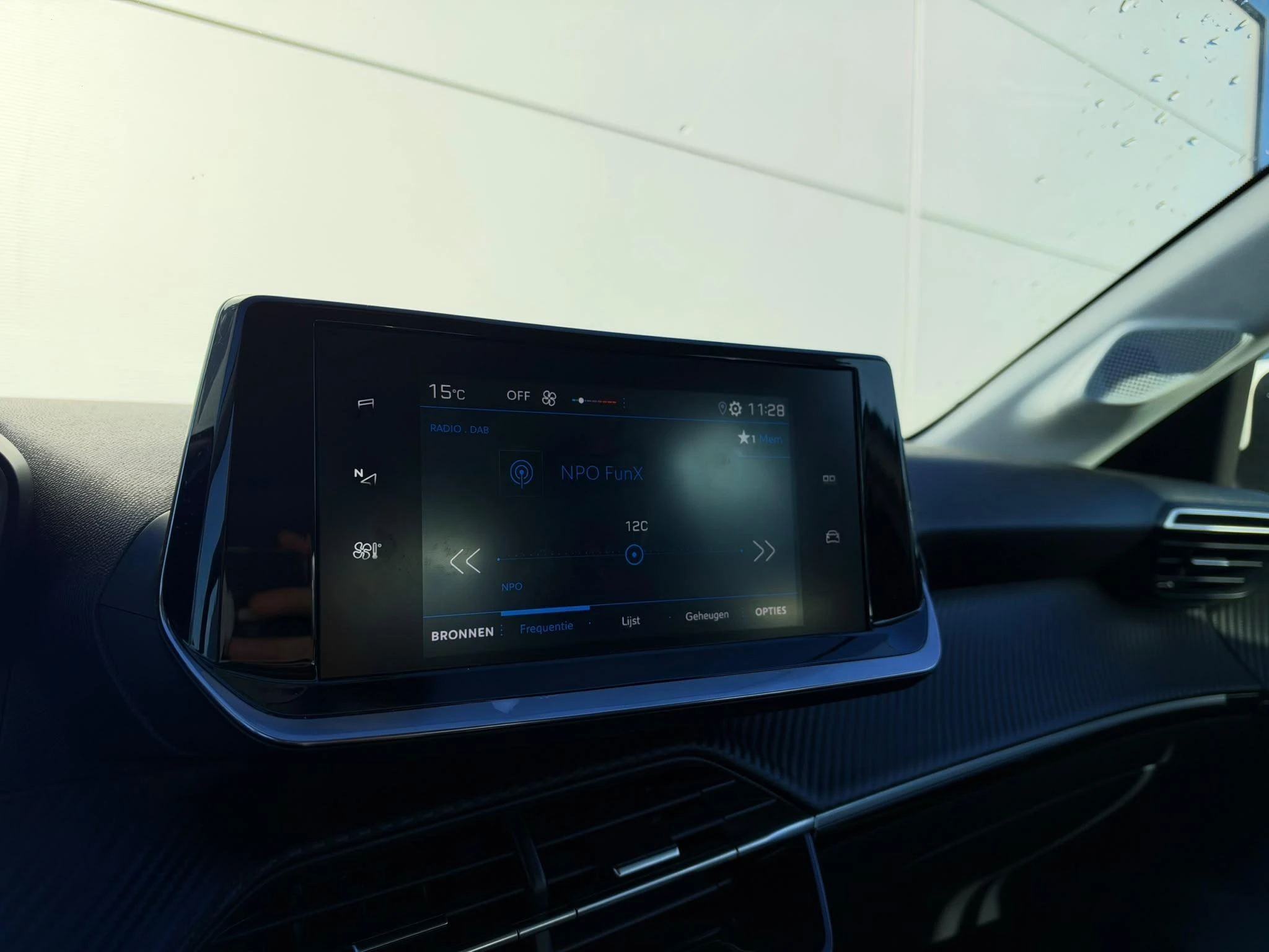 Peugeot-208-image-13