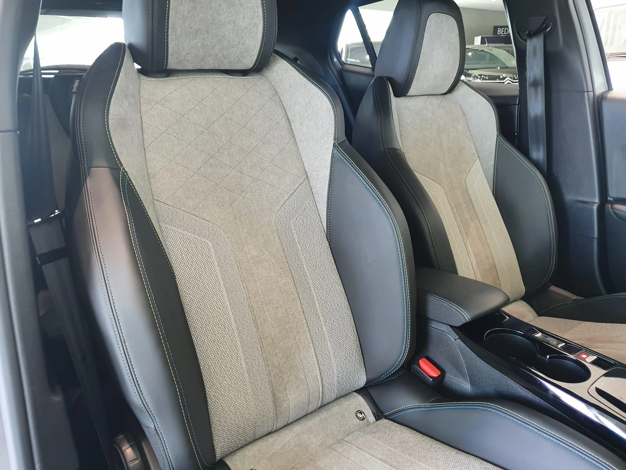 Peugeot-e-2008-image-26