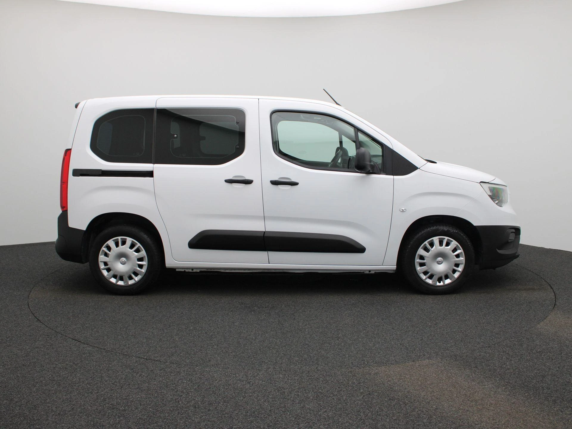 Opel-Combo Life-image-5