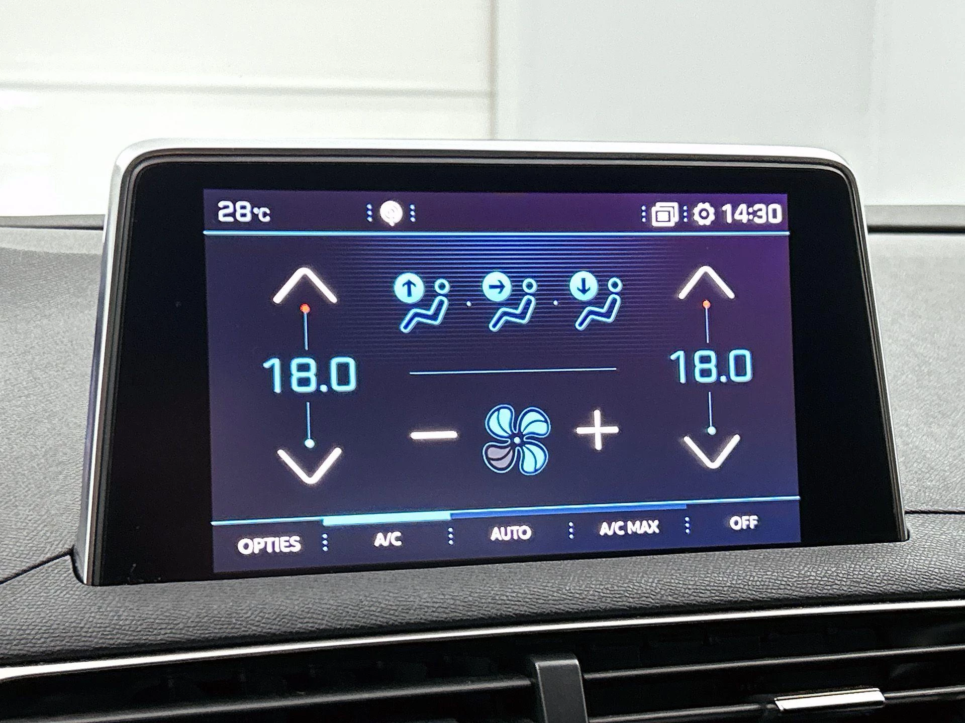 Peugeot 3008 1.2 PureTech Blue Lease Executive