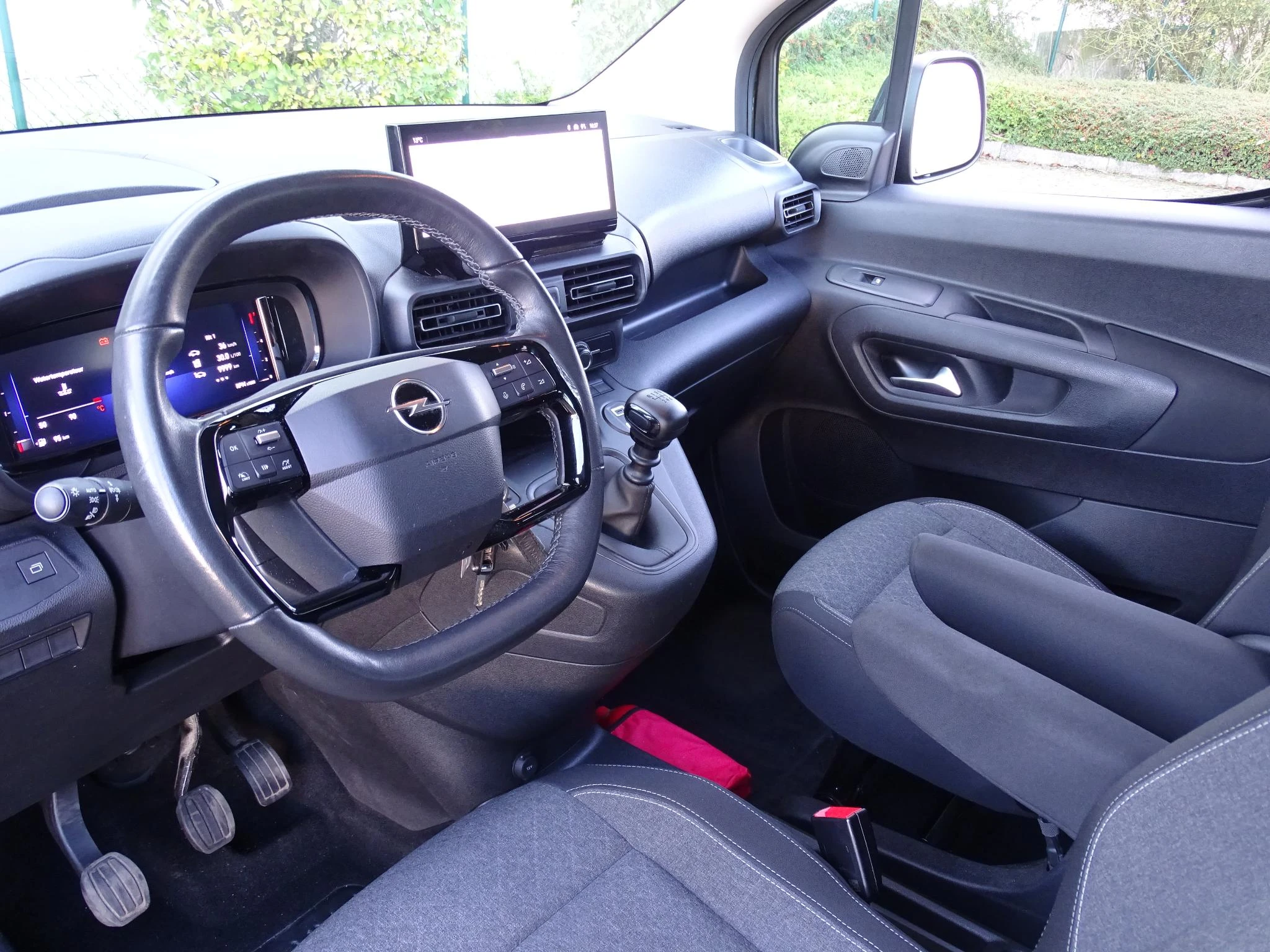 Opel-Combo Life-image-11