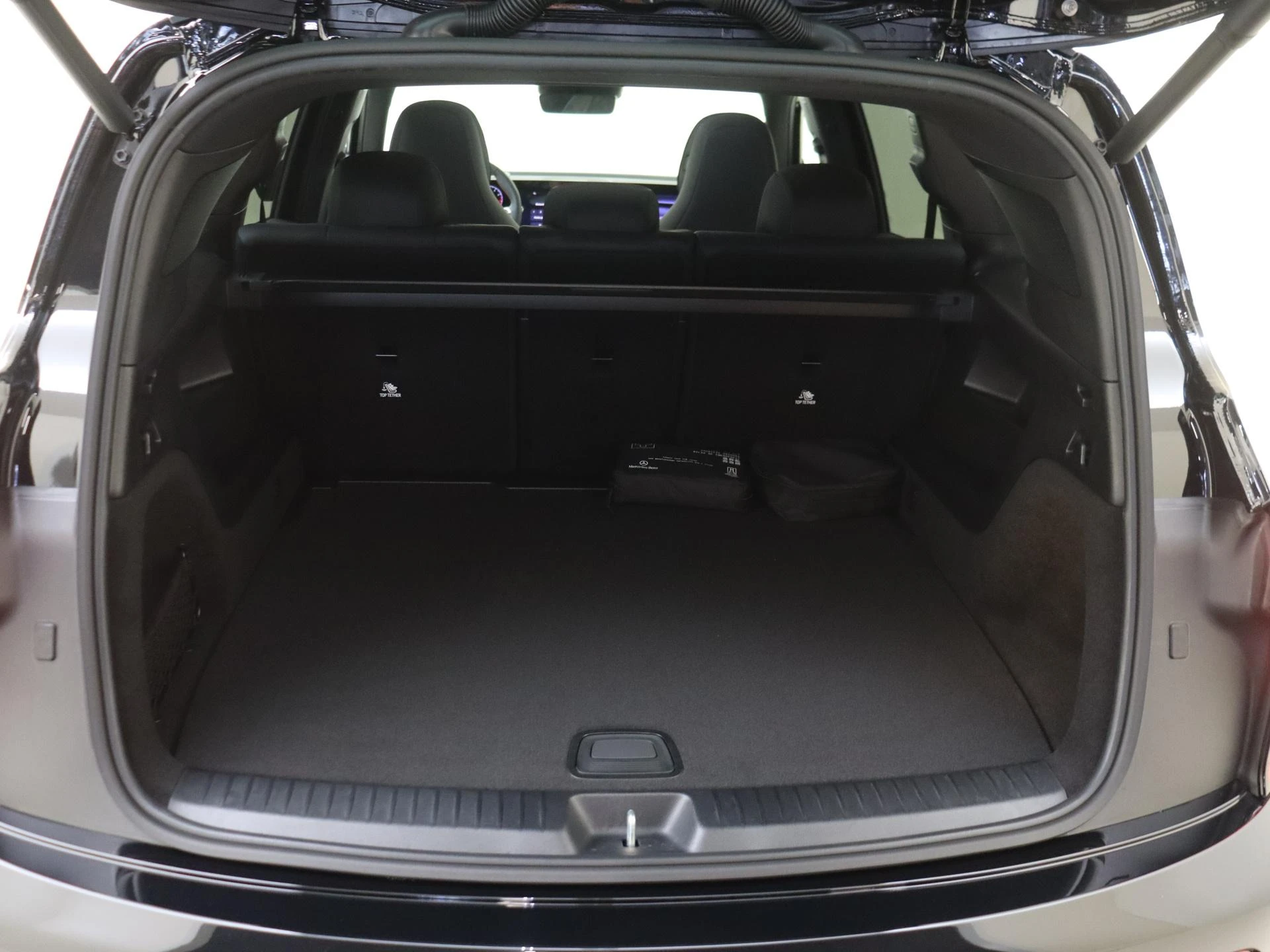 Mercedes-Benz-GLB-image-27