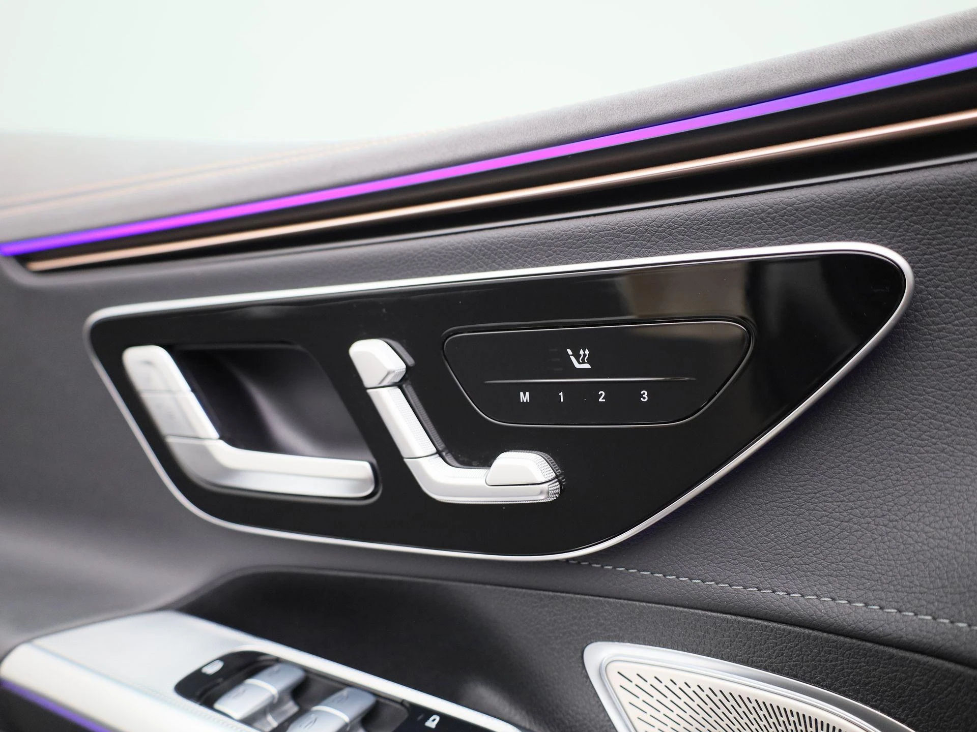 Mercedes-Benz-EQE-image-33