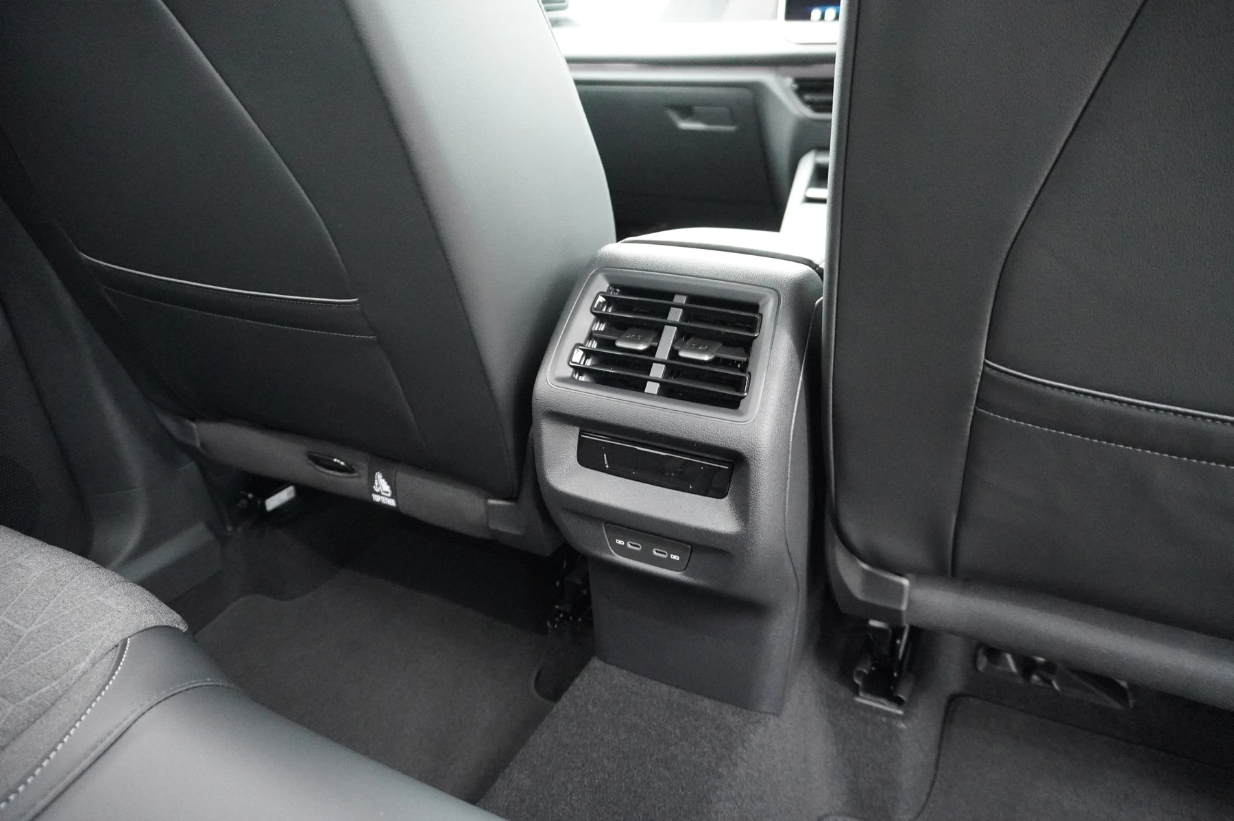 Volkswagen-Tiguan-image-26