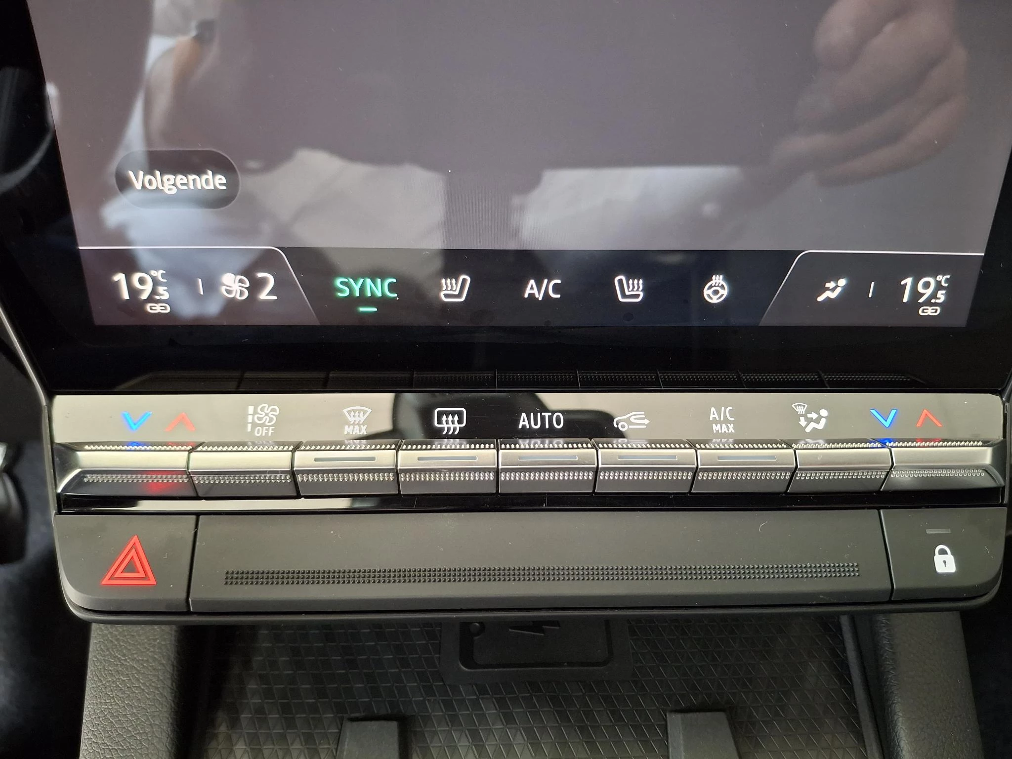 Renault-Megane E-Tech-image-16