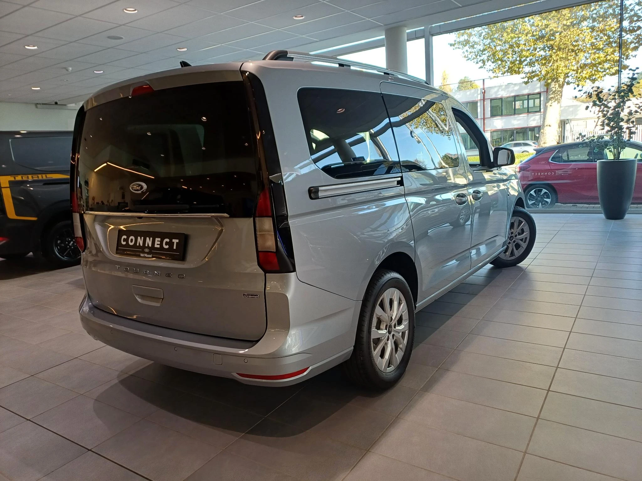 Ford-Tourneo Connect-image-2