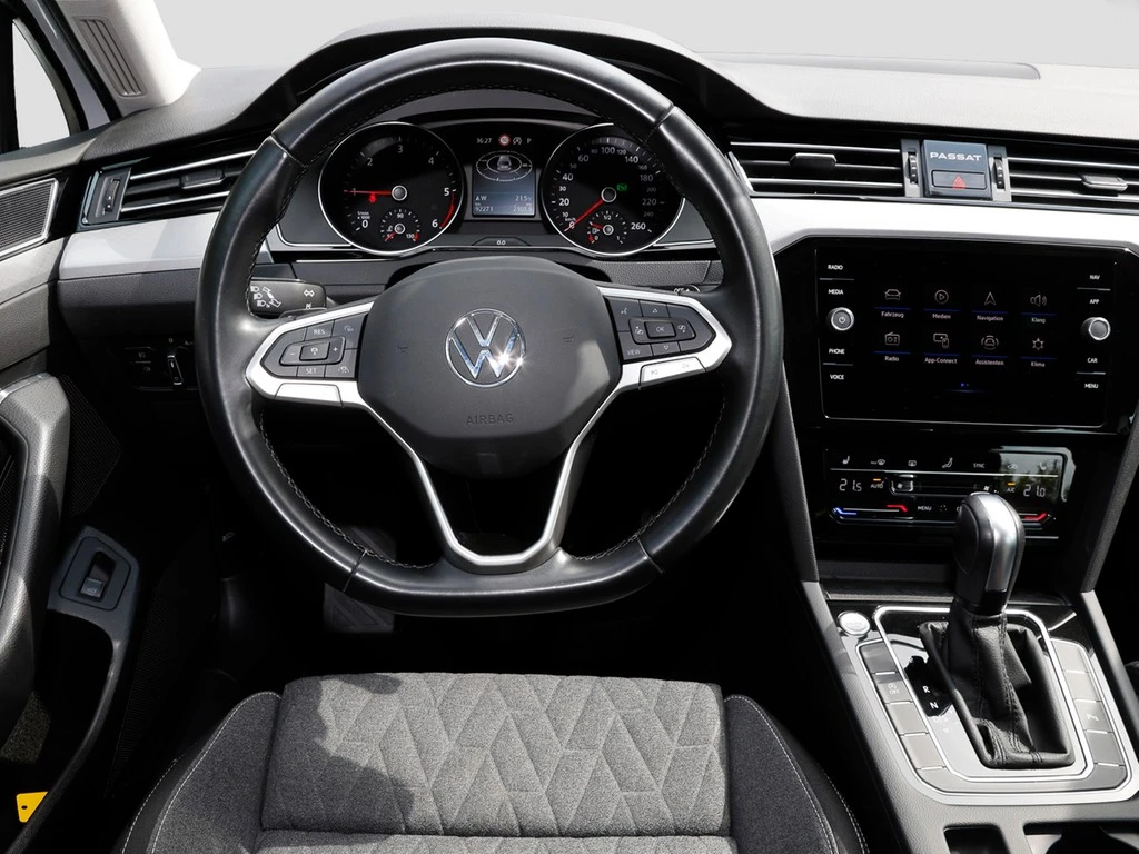 Volkswagen-Passat-image-12