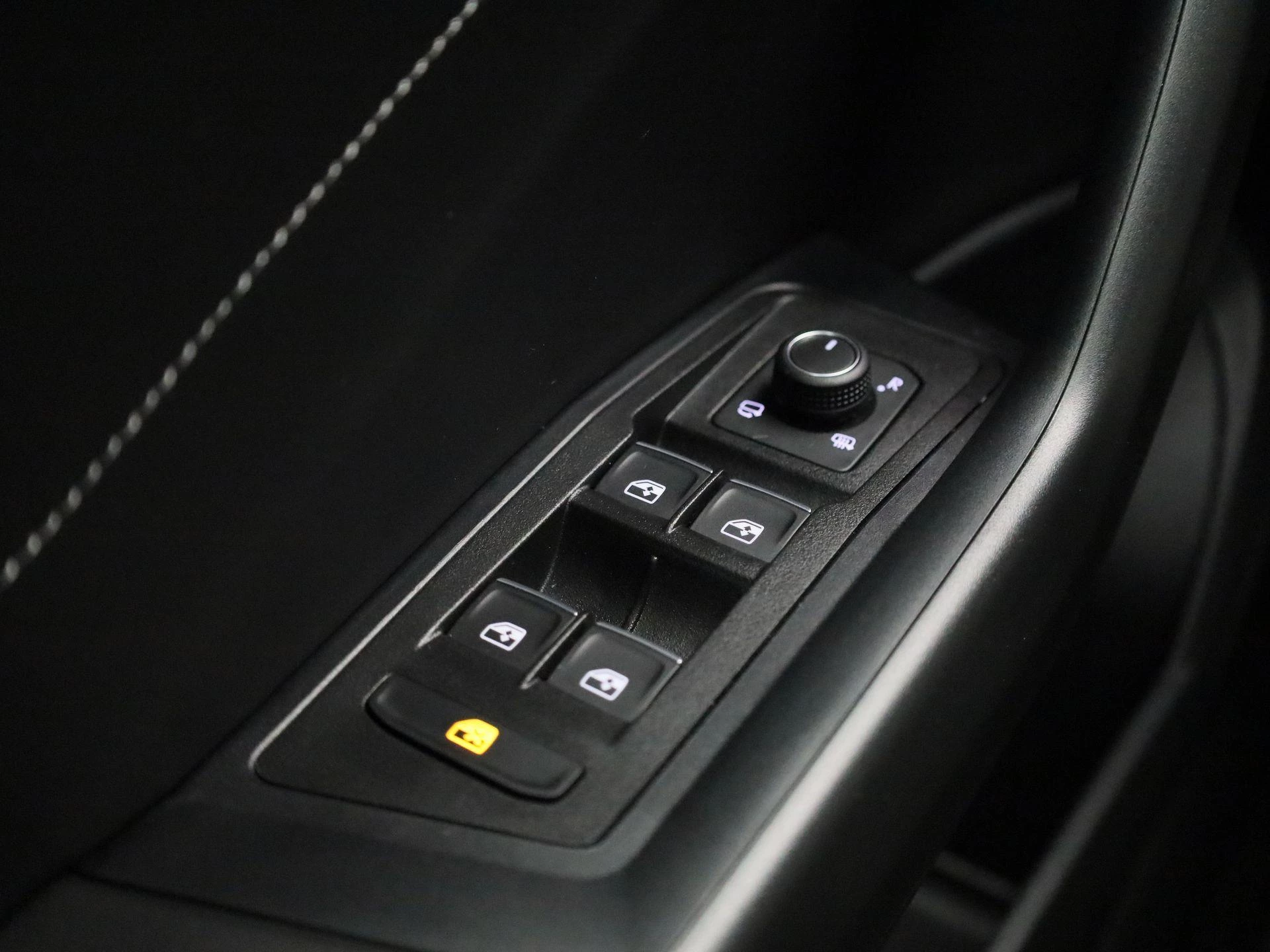 Volkswagen-T-Roc-image-27