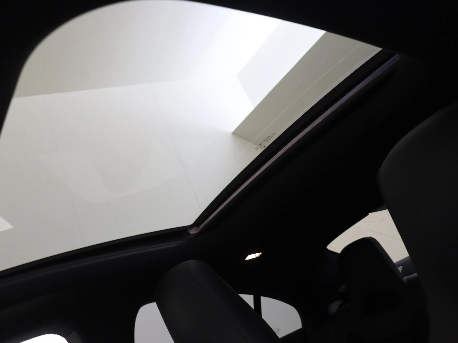 Mercedes-Benz-CLA-image-28