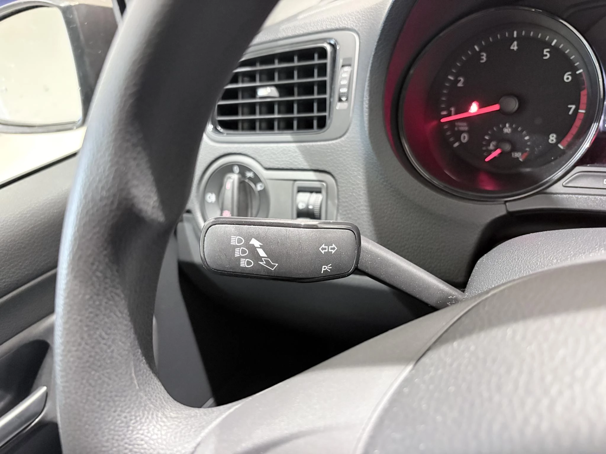 Volkswagen-Polo-image-13