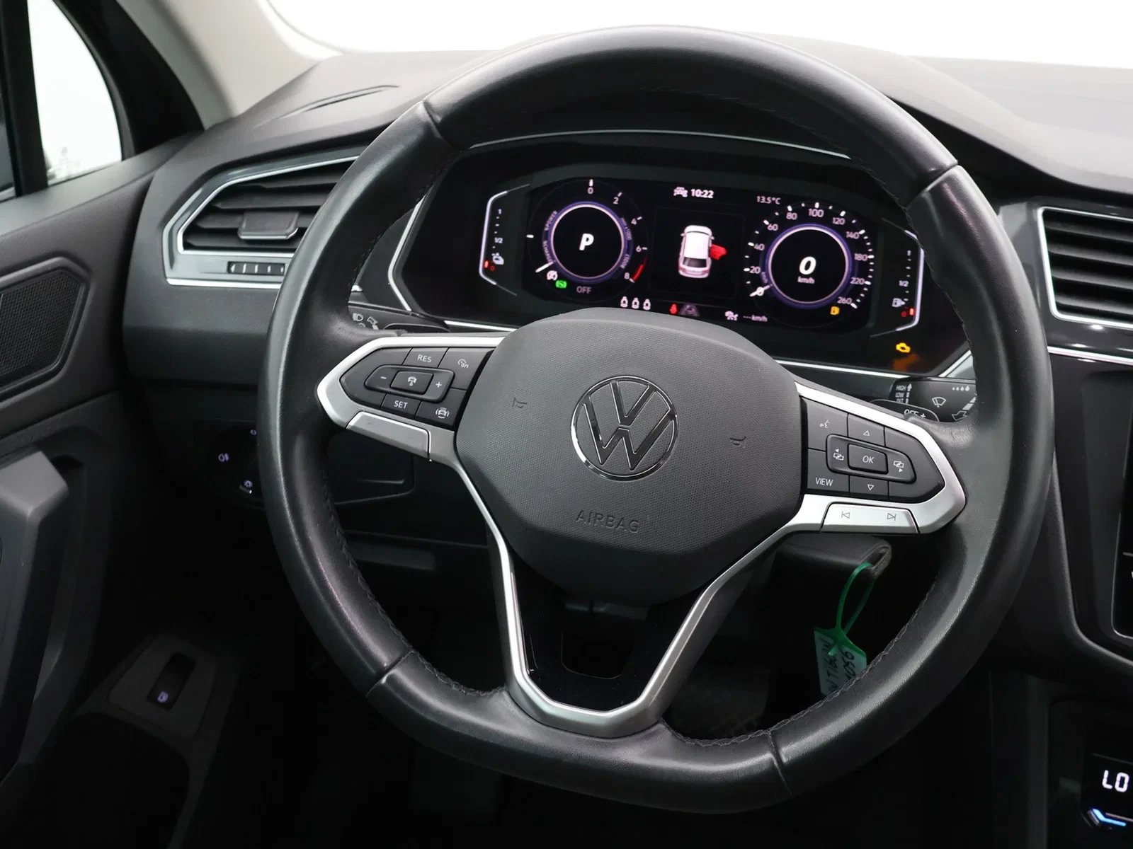 Volkswagen-Tiguan-image-12