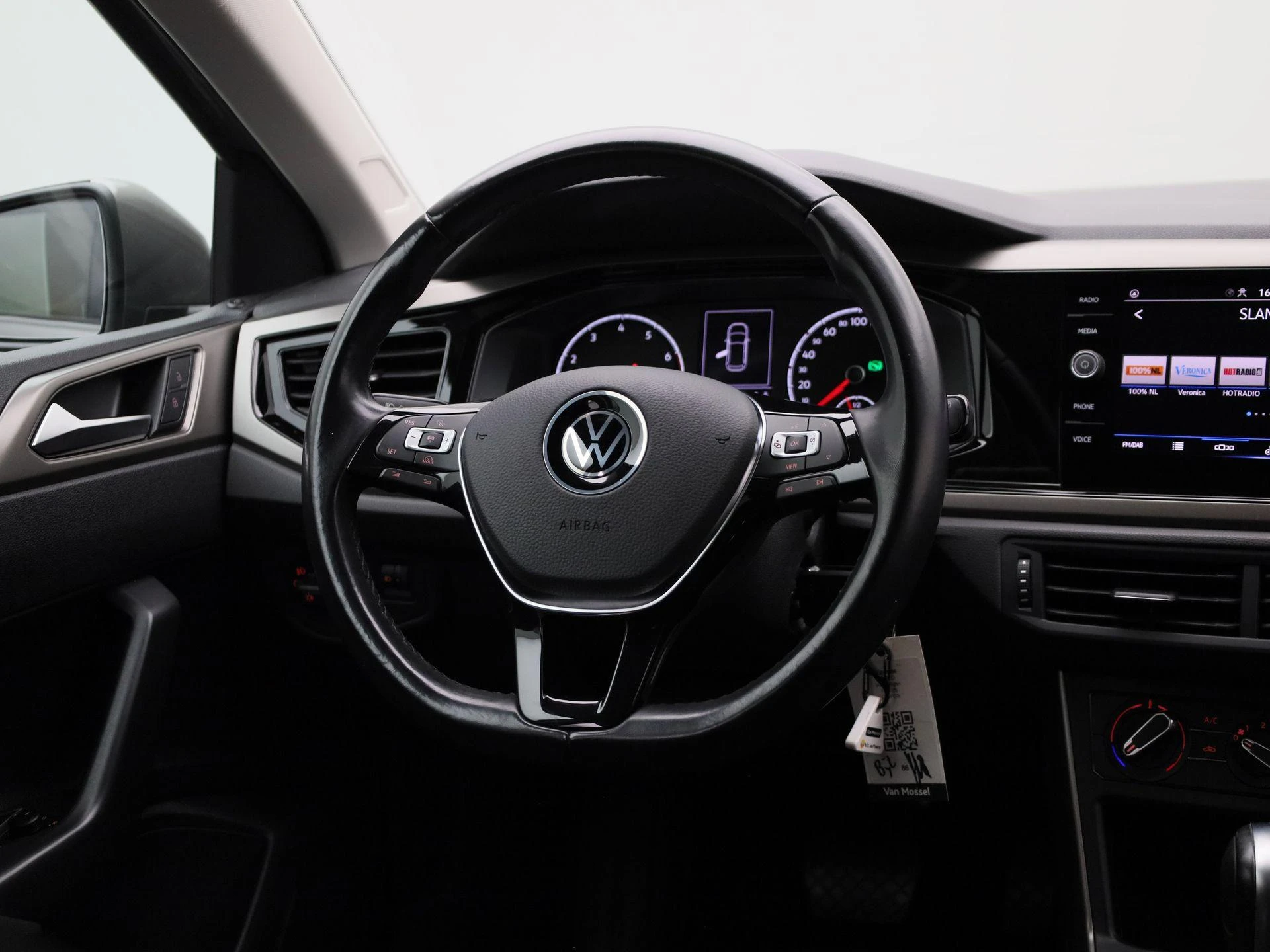 Volkswagen-Polo-image-8