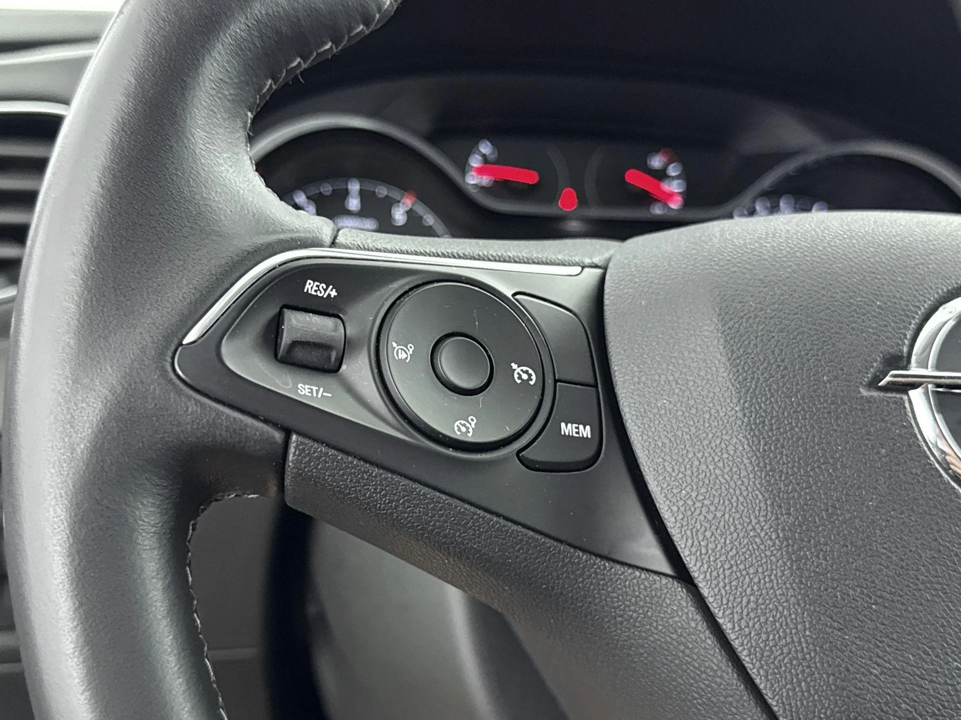 Opel-Grandland X-image-5