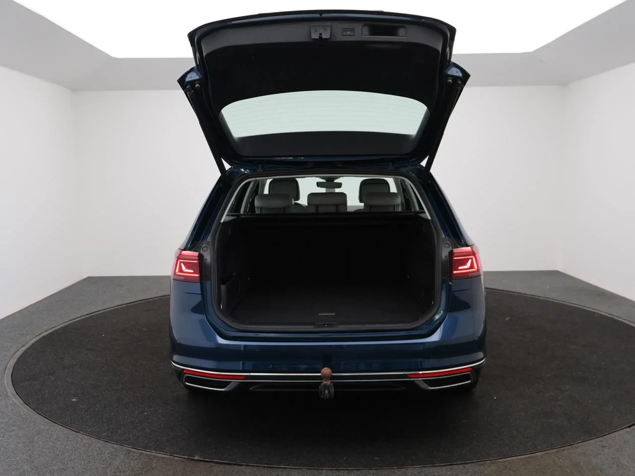 Volkswagen Passat Variant GTE Passat GTE 1.4 eHybrid PHEV 218PK *AUTOMAAT*TREKHAAK*WIT LEDER*ALCANTARA*CAMERA*ACC*NAVI*APP-CONNECT*...*