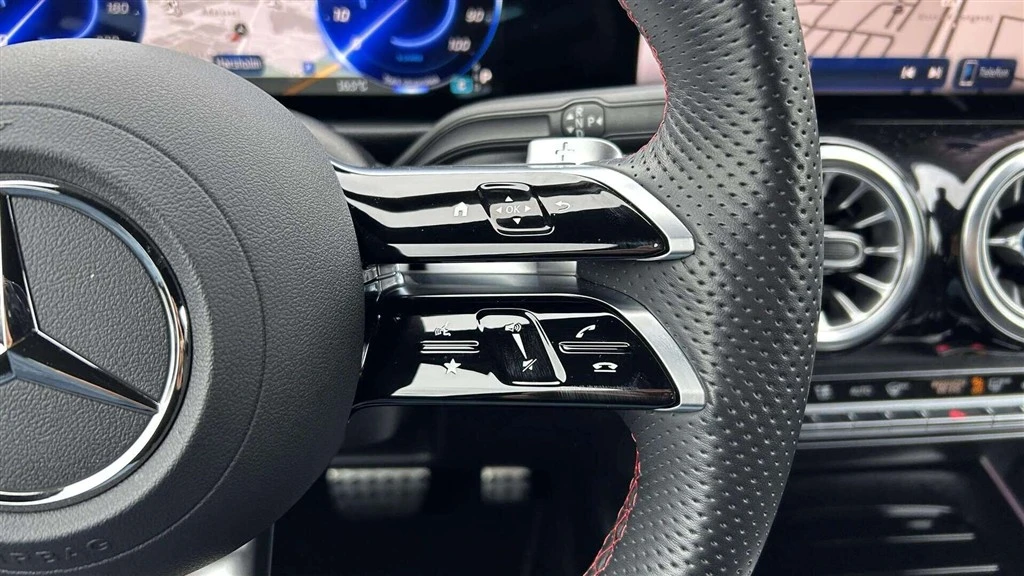 Mercedes-Benz-EQB-image-12