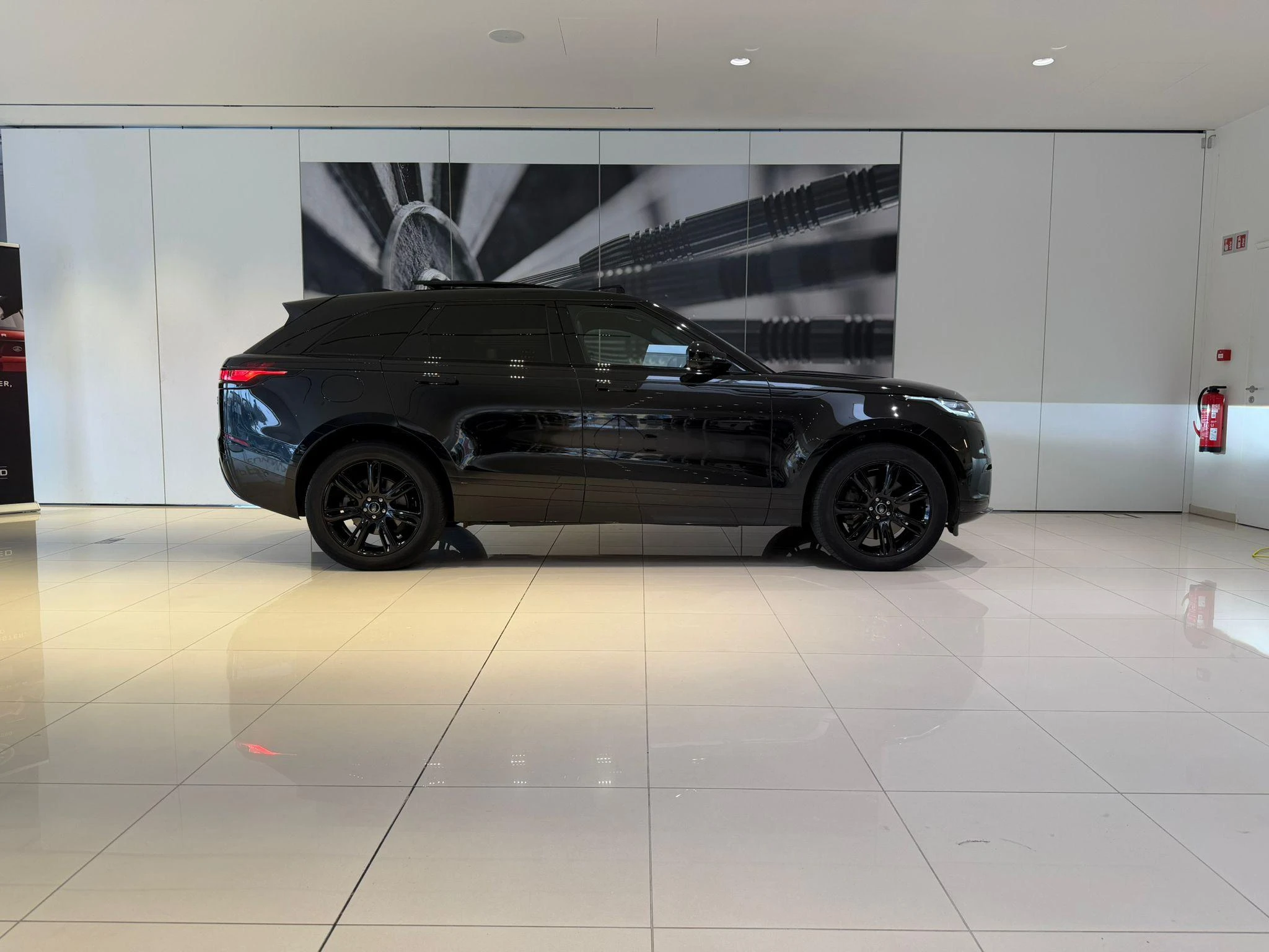 Land Rover-Range Rover Velar-image-1