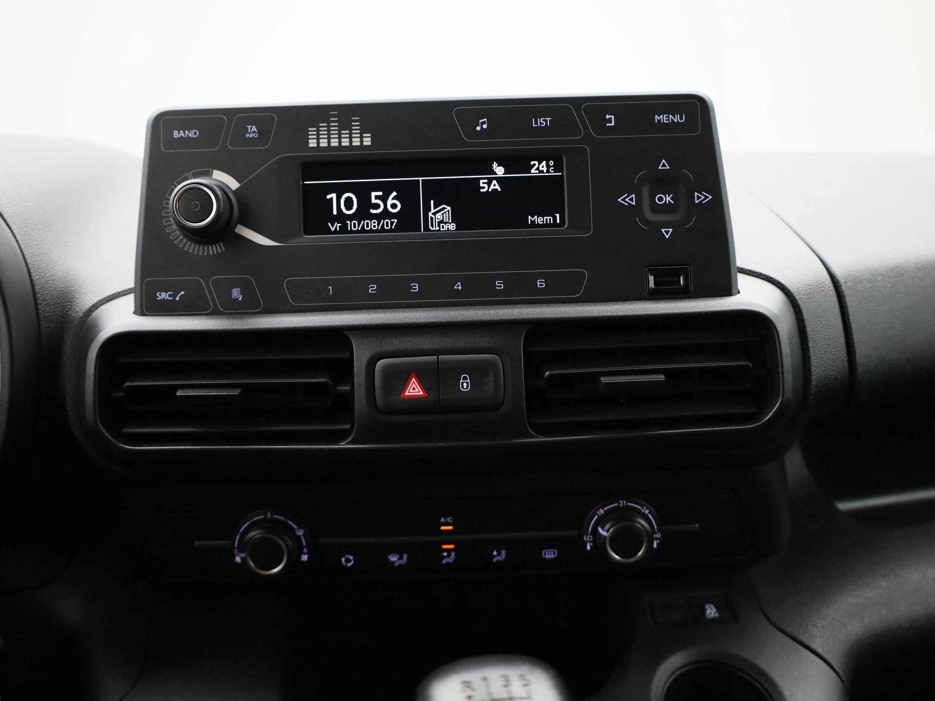 Opel-Combo Life-image-15