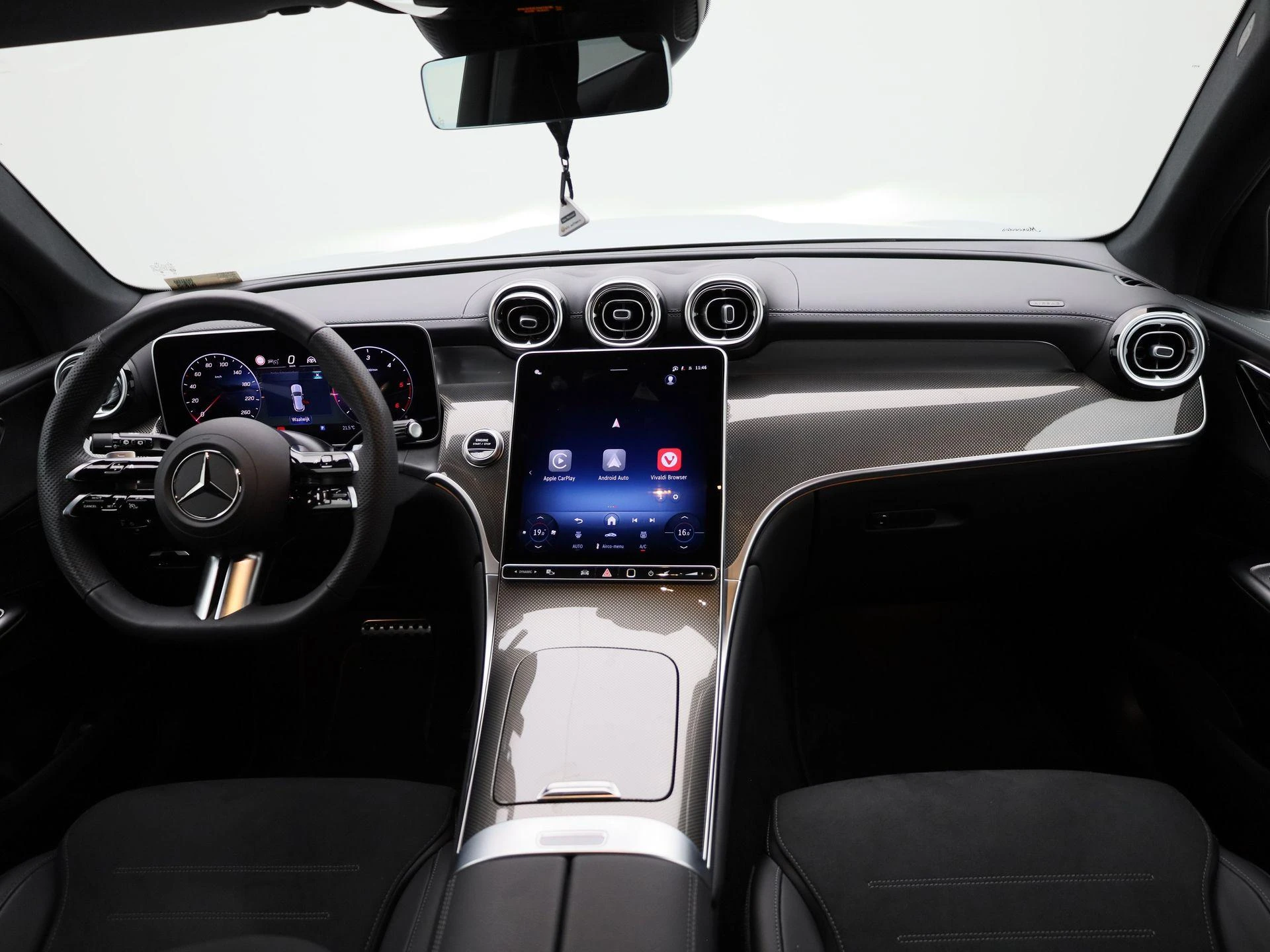 Mercedes-Benz-GLC-image-42
