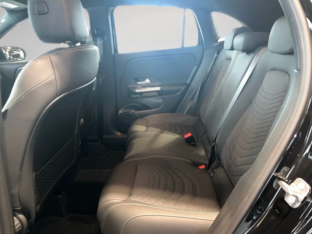 Mercedes-Benz-GLA 200-image-9