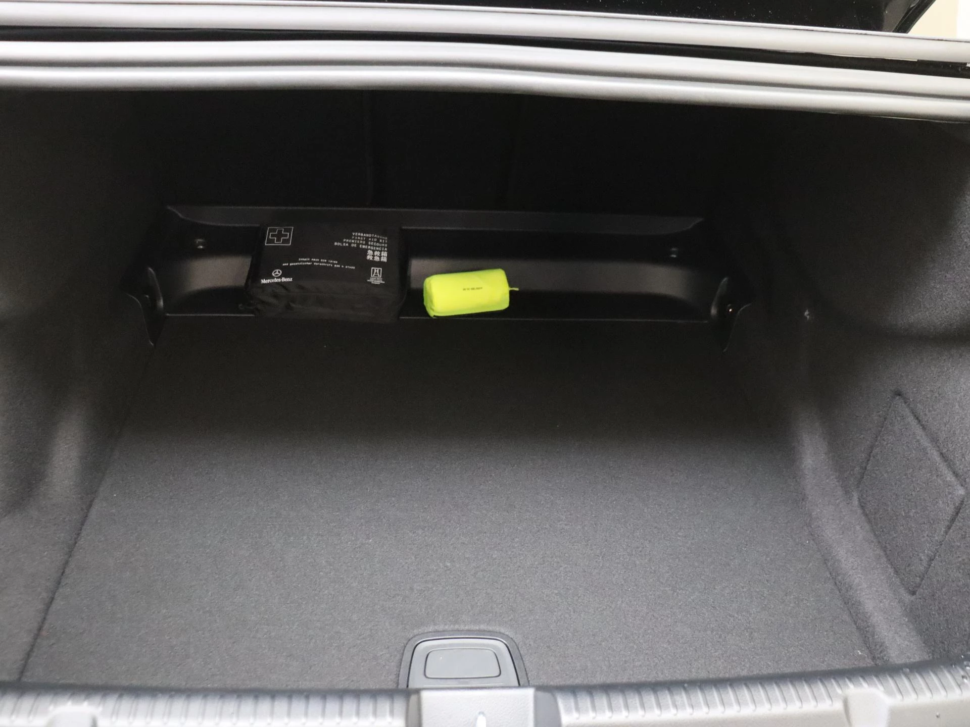 Mercedes-Benz-EQE-image-32