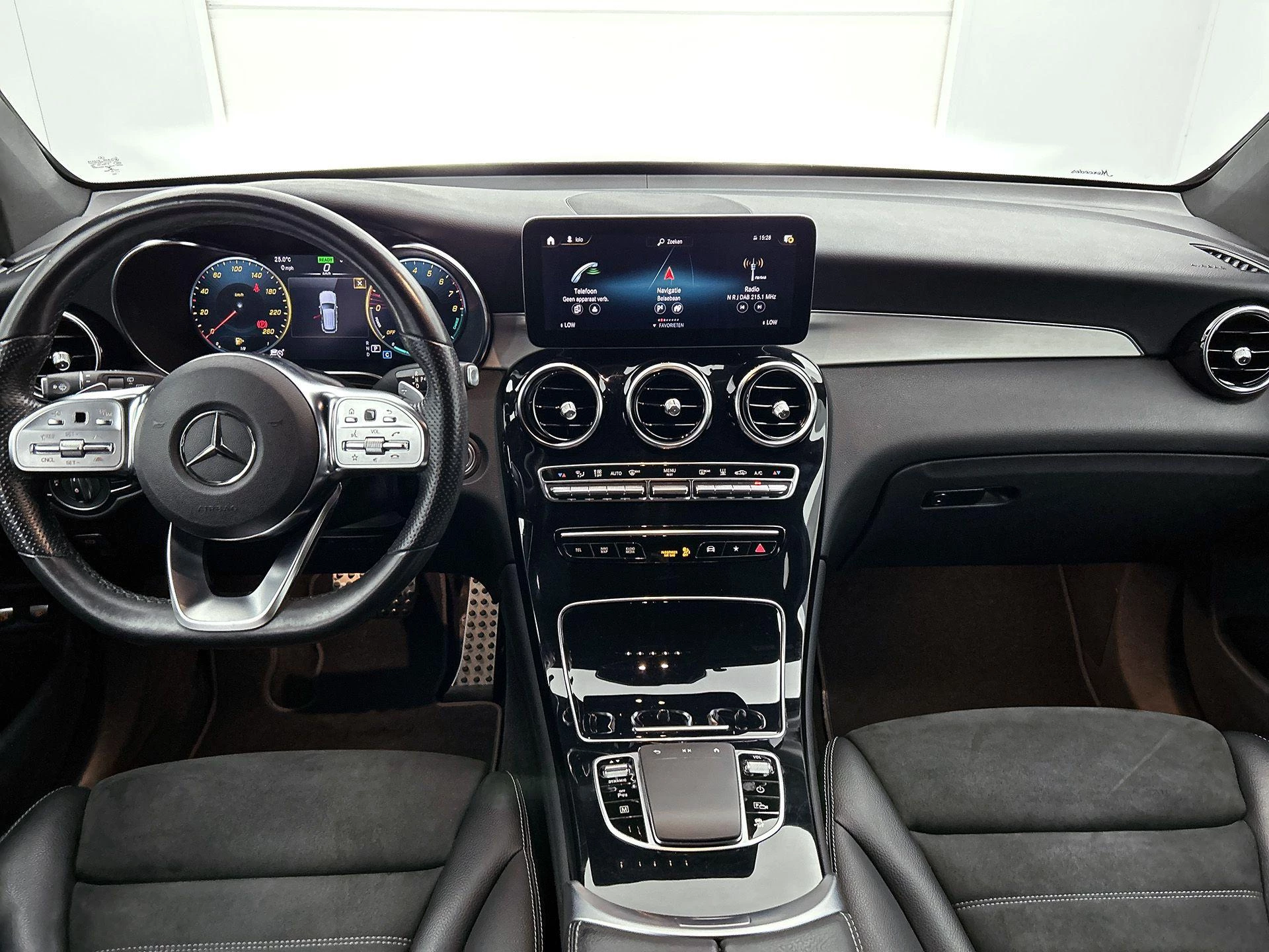 Mercedes-Benz GLC 300e 4MATIC AMG Line