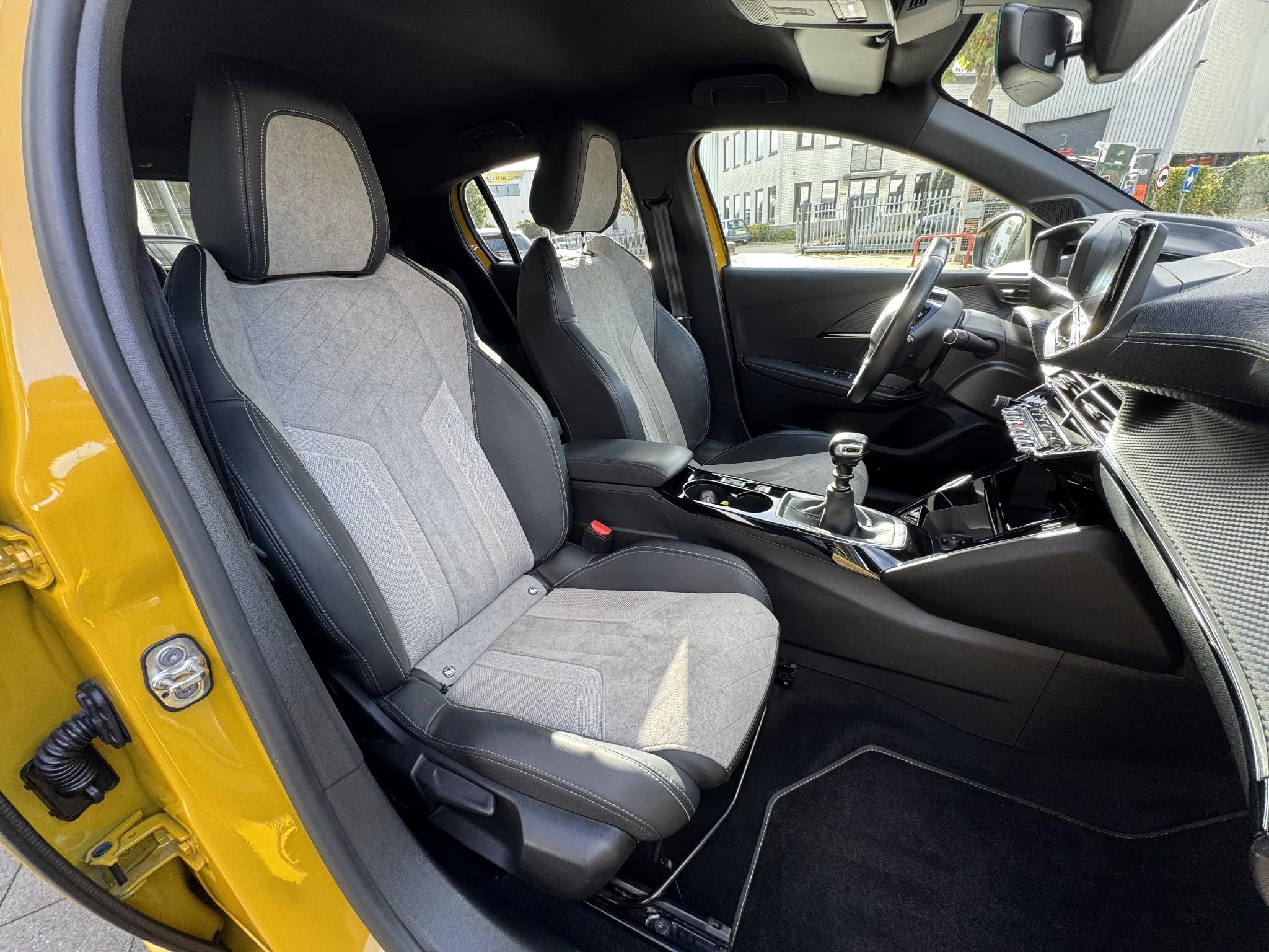 Peugeot-208-image-20