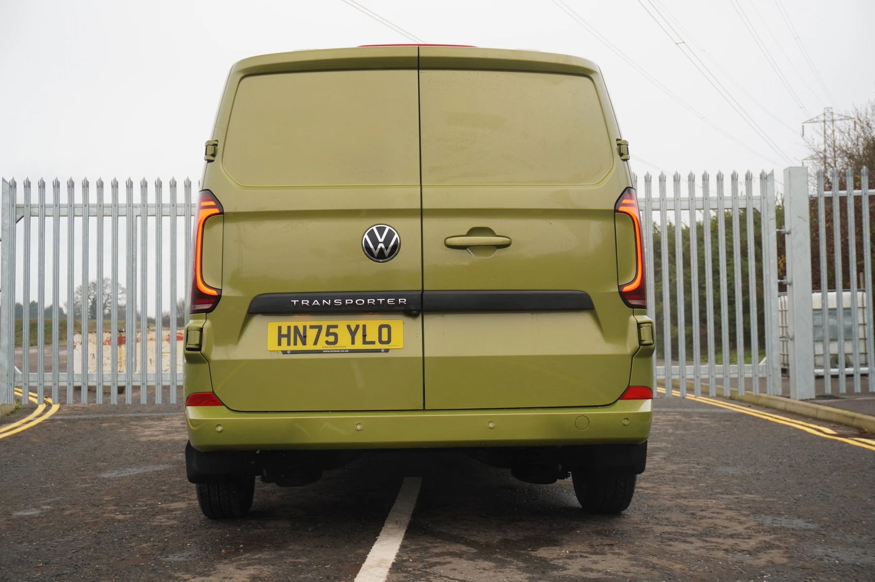 Volkswagen-Transporter-image-14