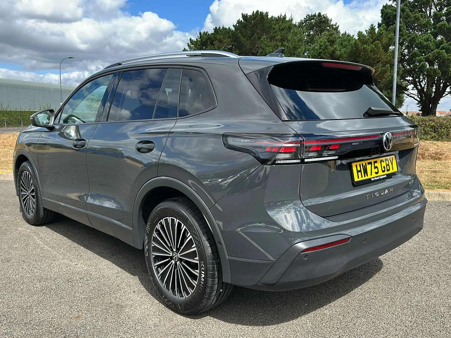 Volkswagen-Tiguan-image-2