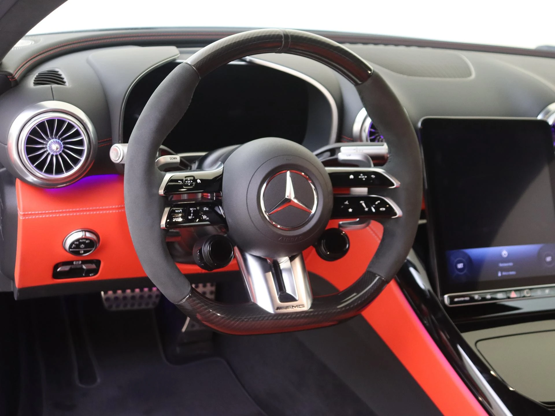Mercedes-Benz-SL-image-9