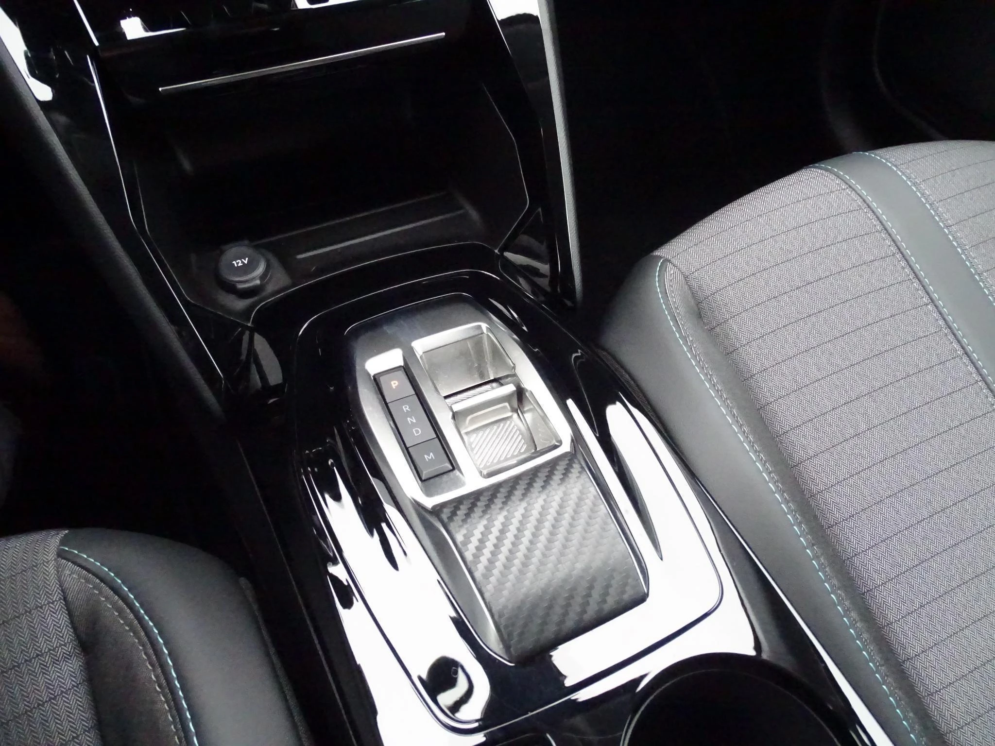 Peugeot 208 1.2 HYBRID Allure automaat