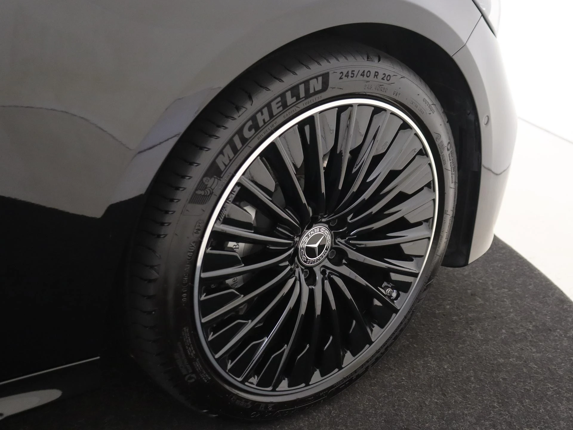 Mercedes-Benz-E-Klasse-image-32