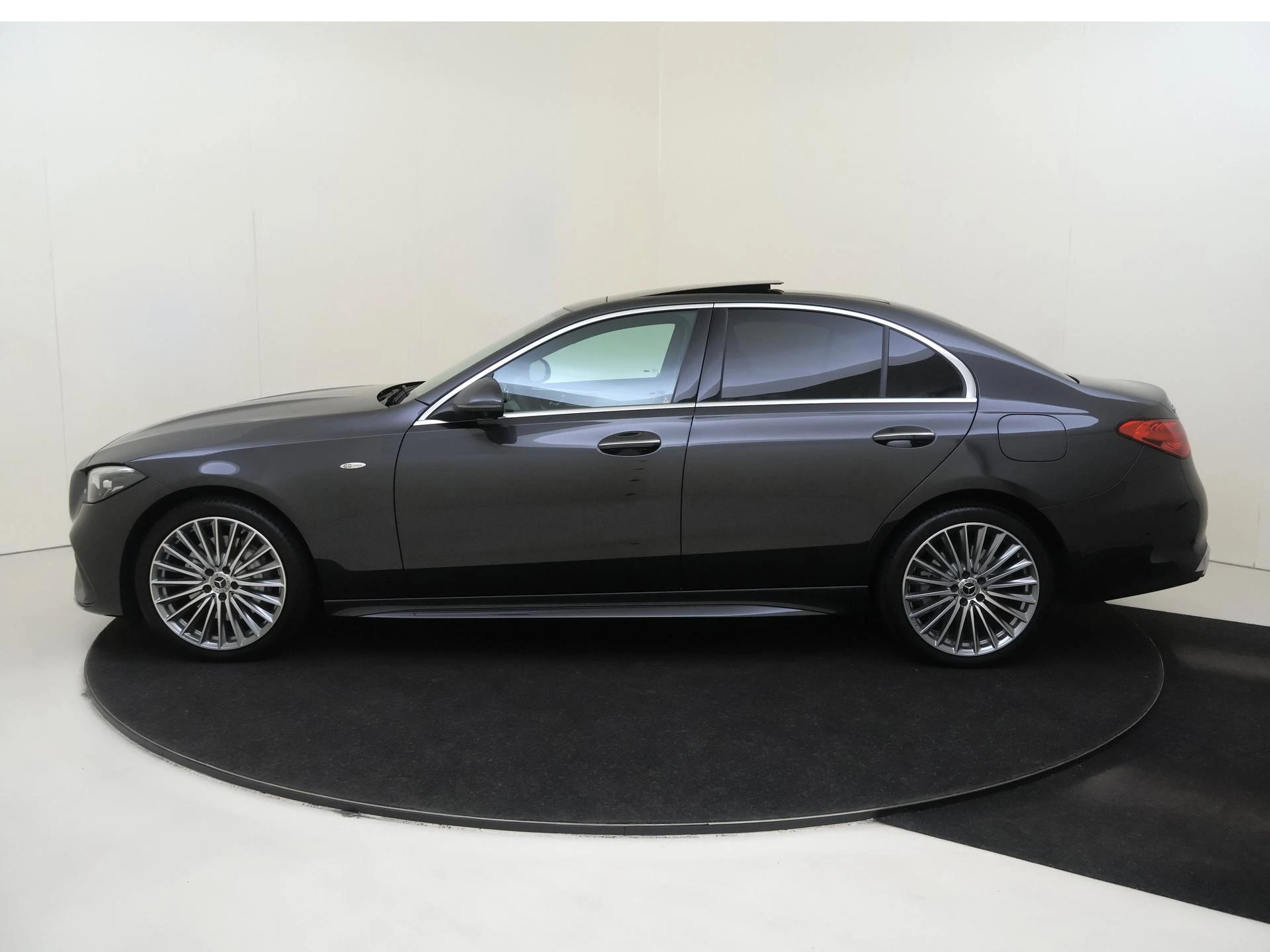 Mercedes-Benz-C-Klasse-image-7
