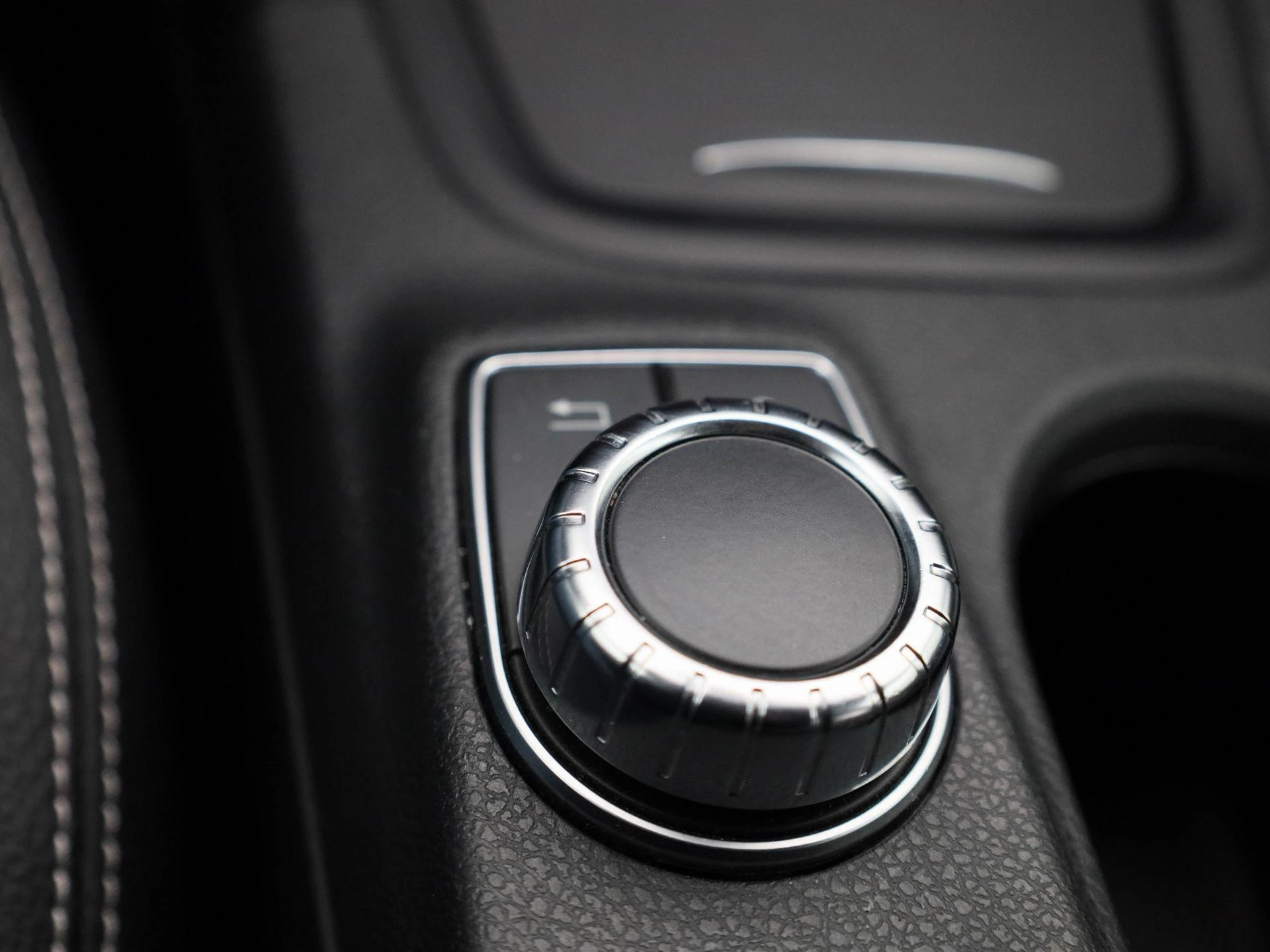 Mercedes-Benz-B-Klasse-image-21
