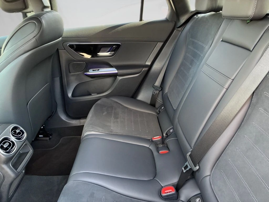 Mercedes-Benz-GLC 300 d-image-9