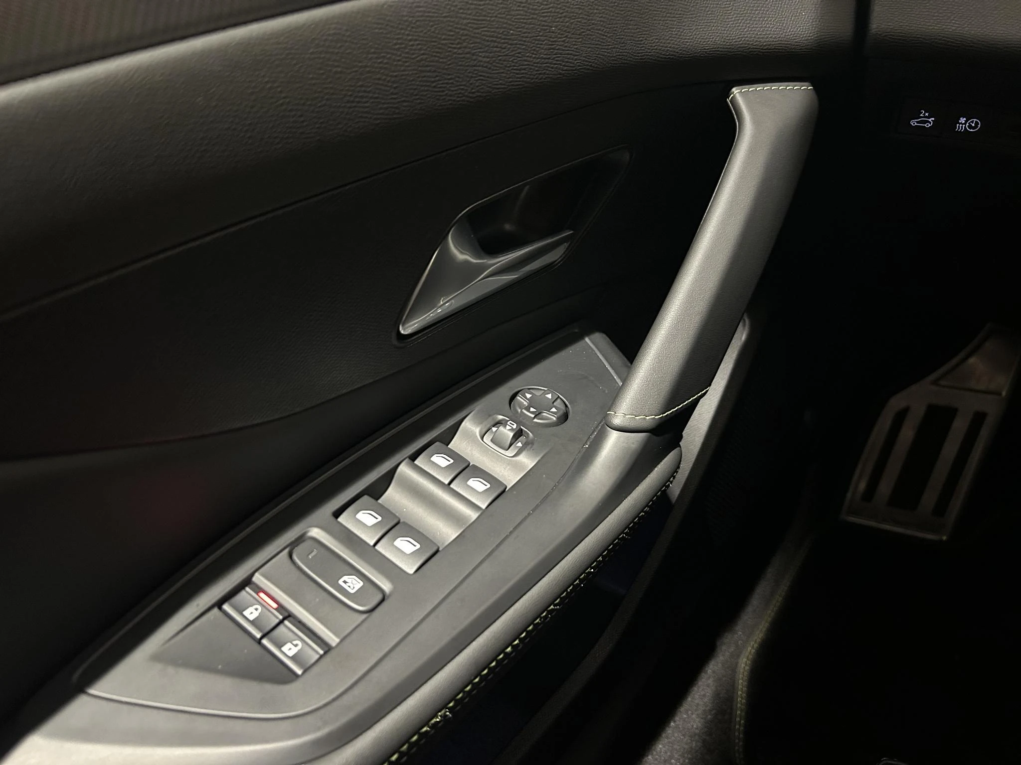 Peugeot-408-image-14