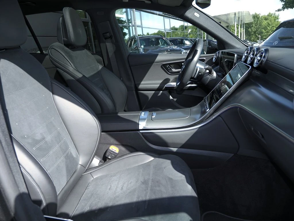Mercedes-Benz-GLC 220 d-image-11