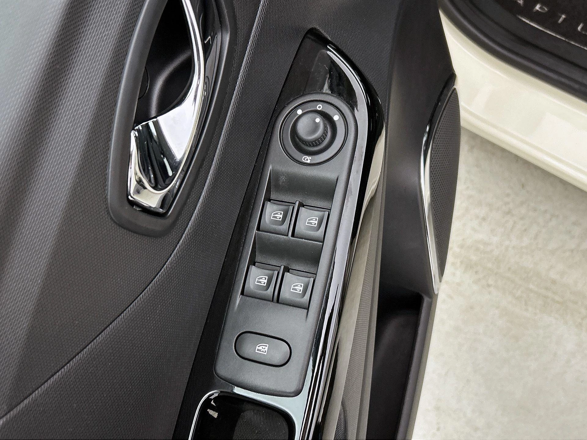 Renault-Captur-image-22
