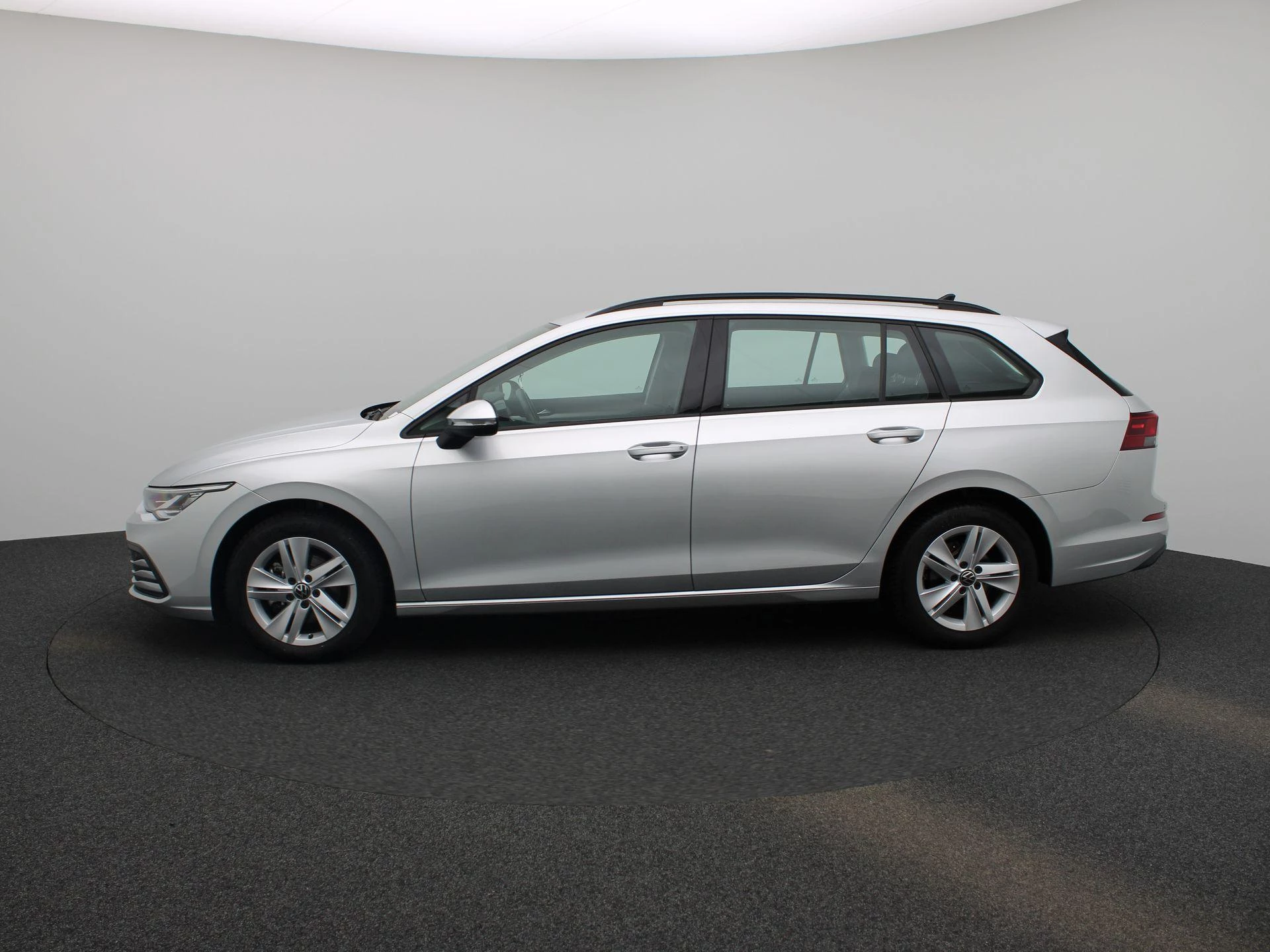 Volkswagen-Golf-image-3