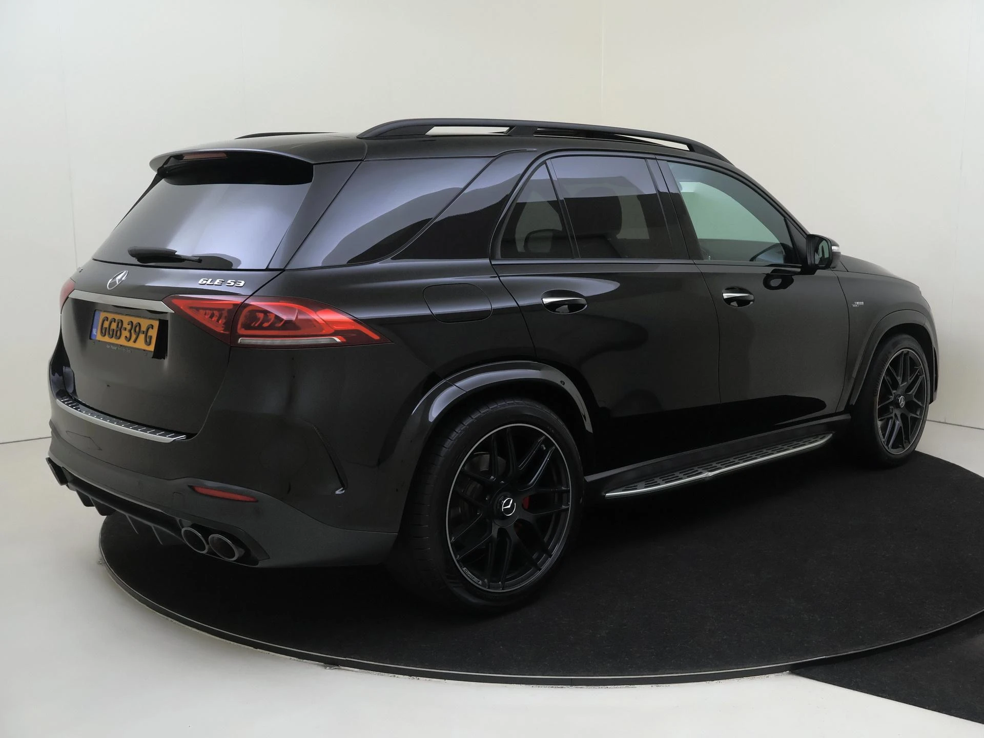 Mercedes-Benz-GLE-image-1
