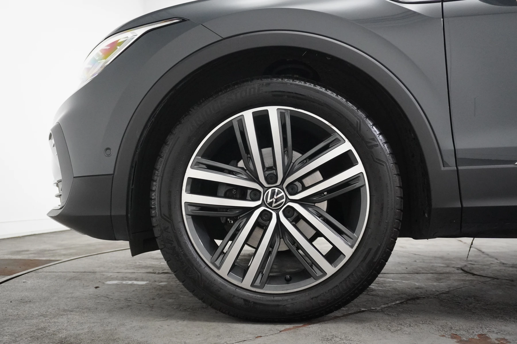 Volkswagen-Tiguan-image-4