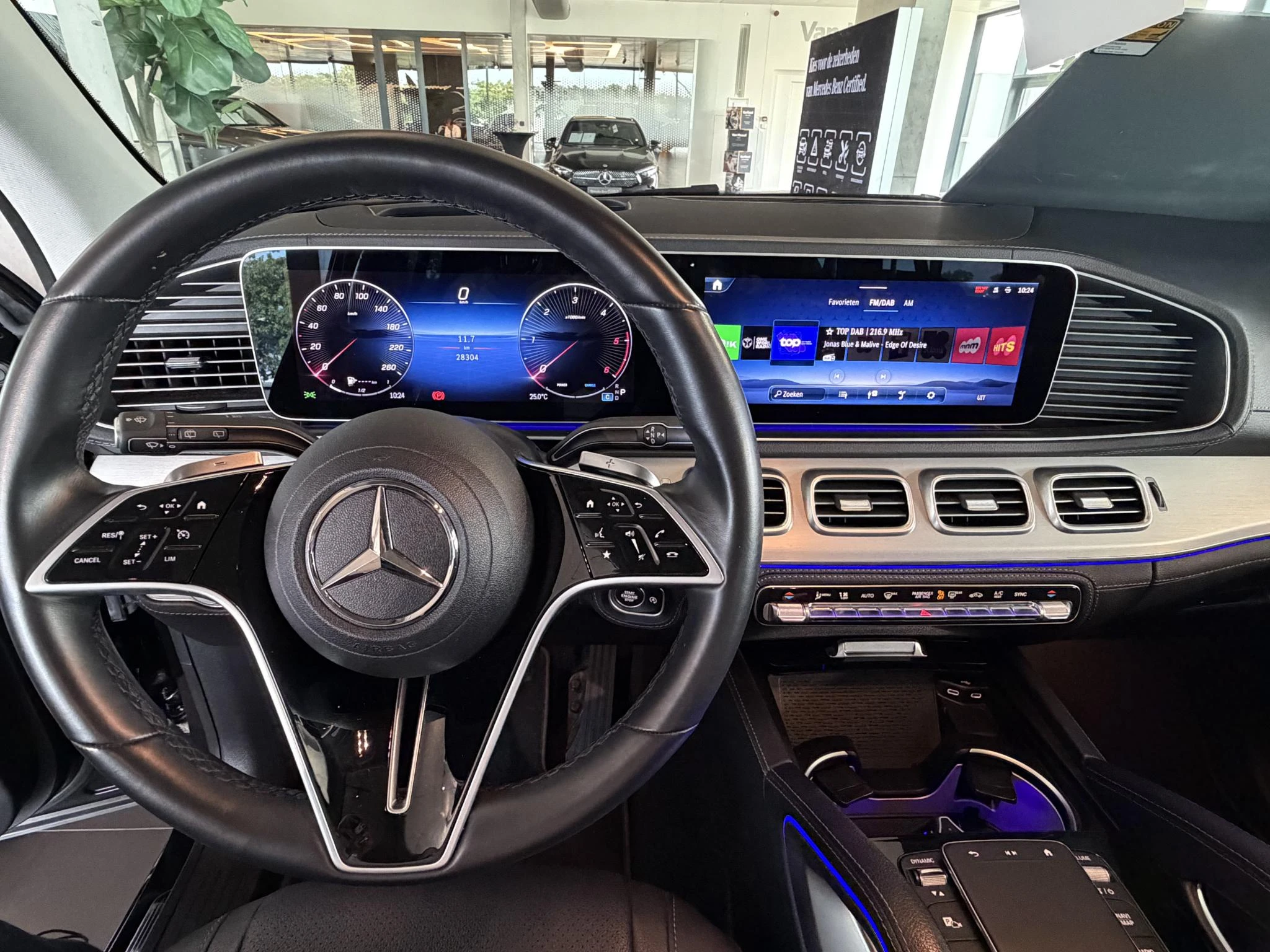 Mercedes-Benz-GLE-image-18