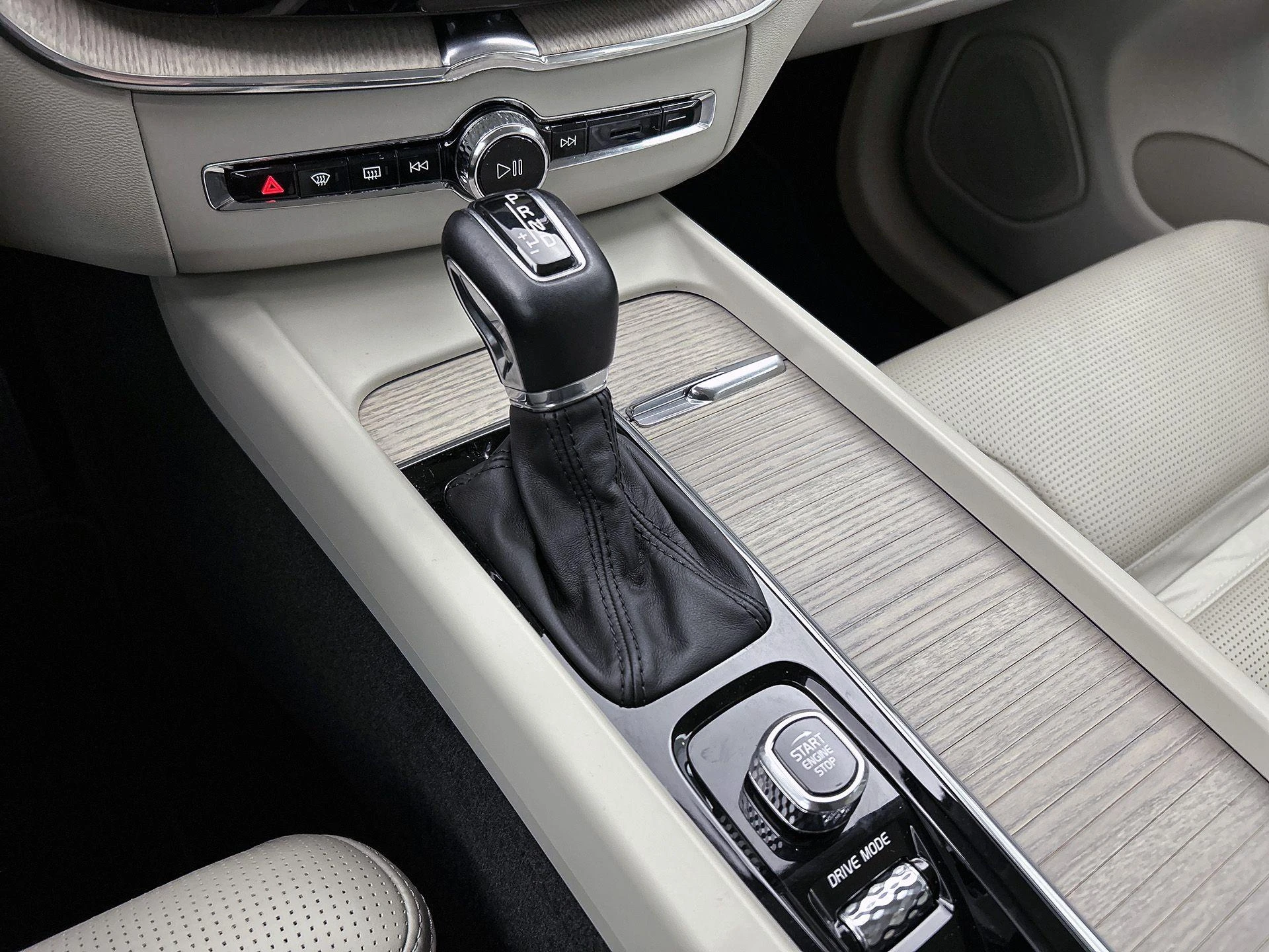 Volvo-XC60-image-25