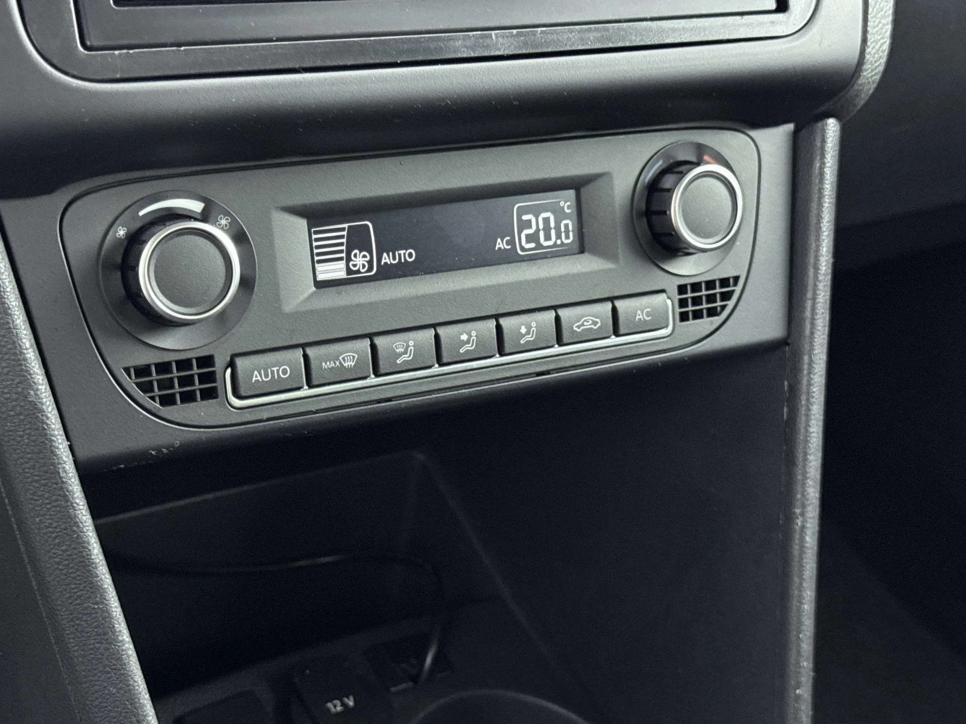 Volkswagen-Polo-image-18