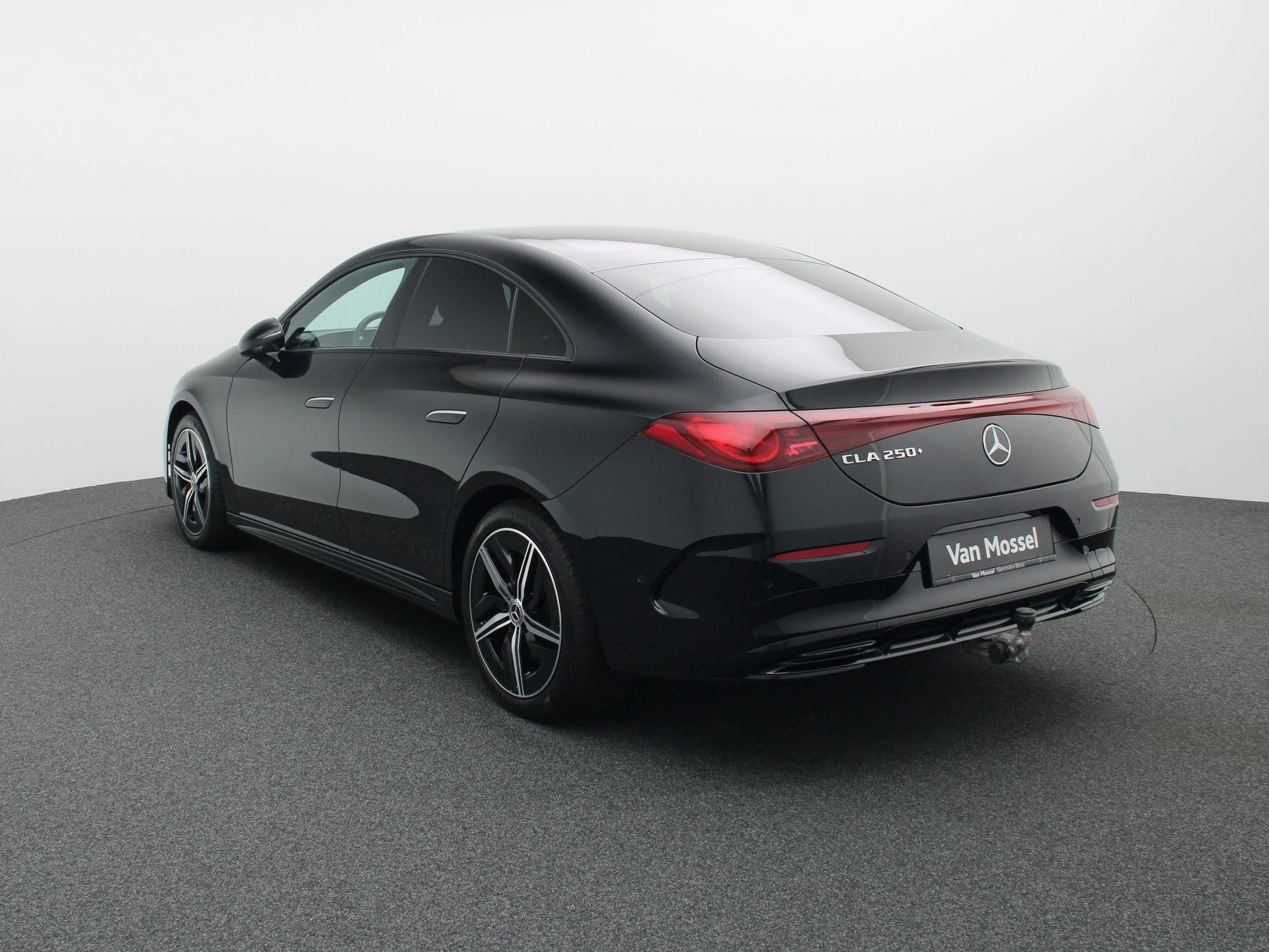 Mercedes-Benz-CLA-image-1