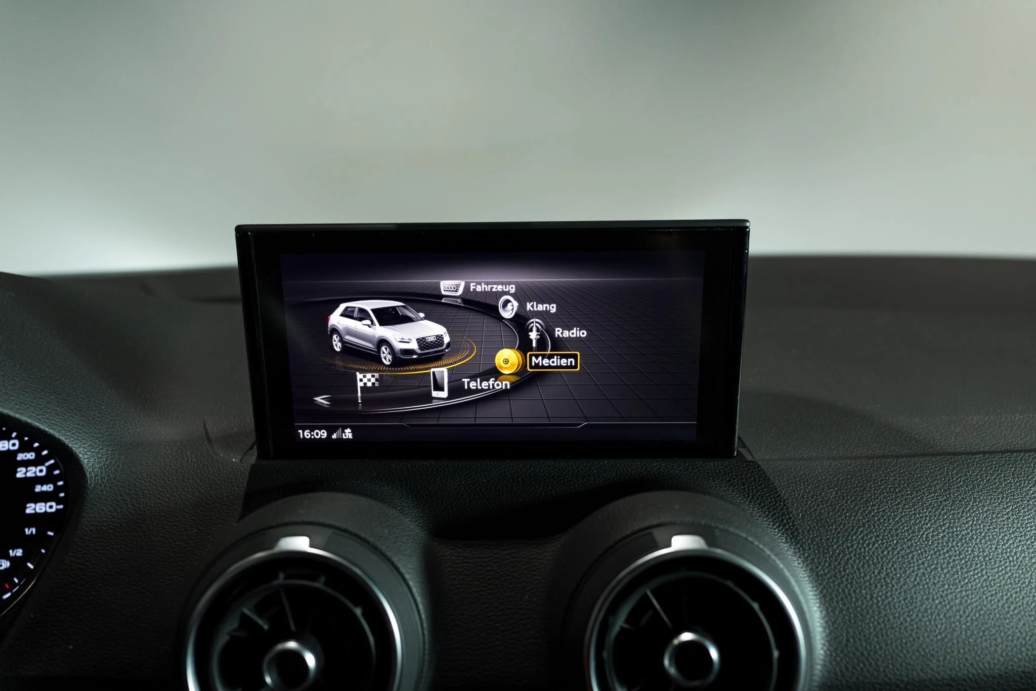 Audi-Q2-image-27