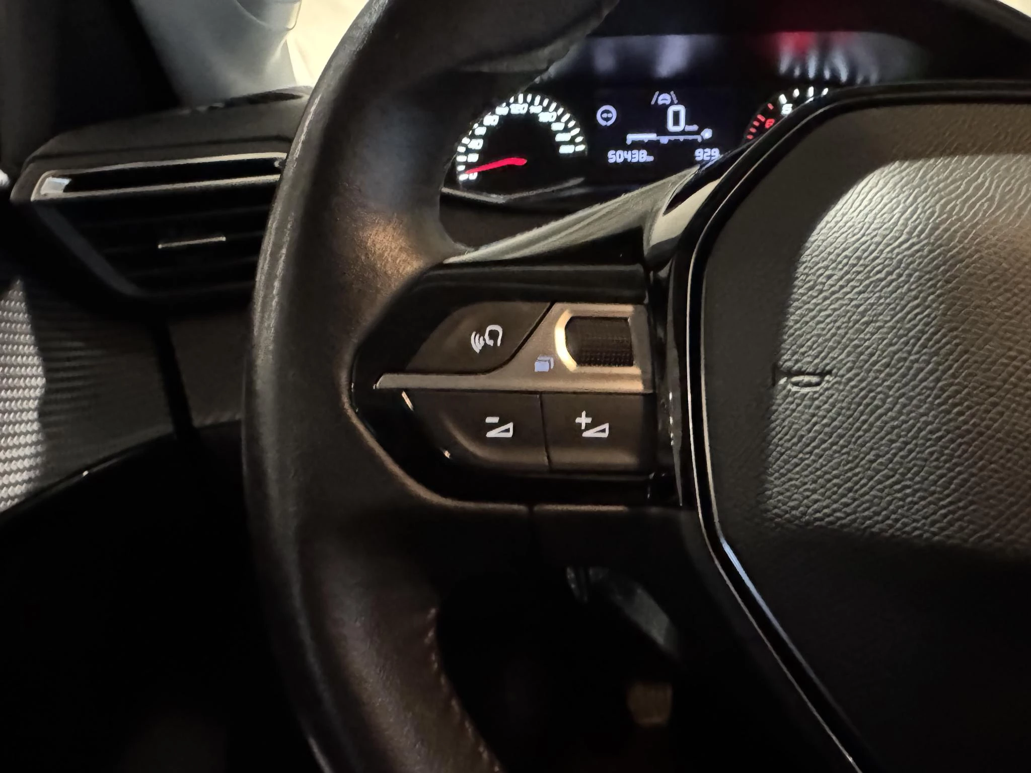 Peugeot-208-image-11